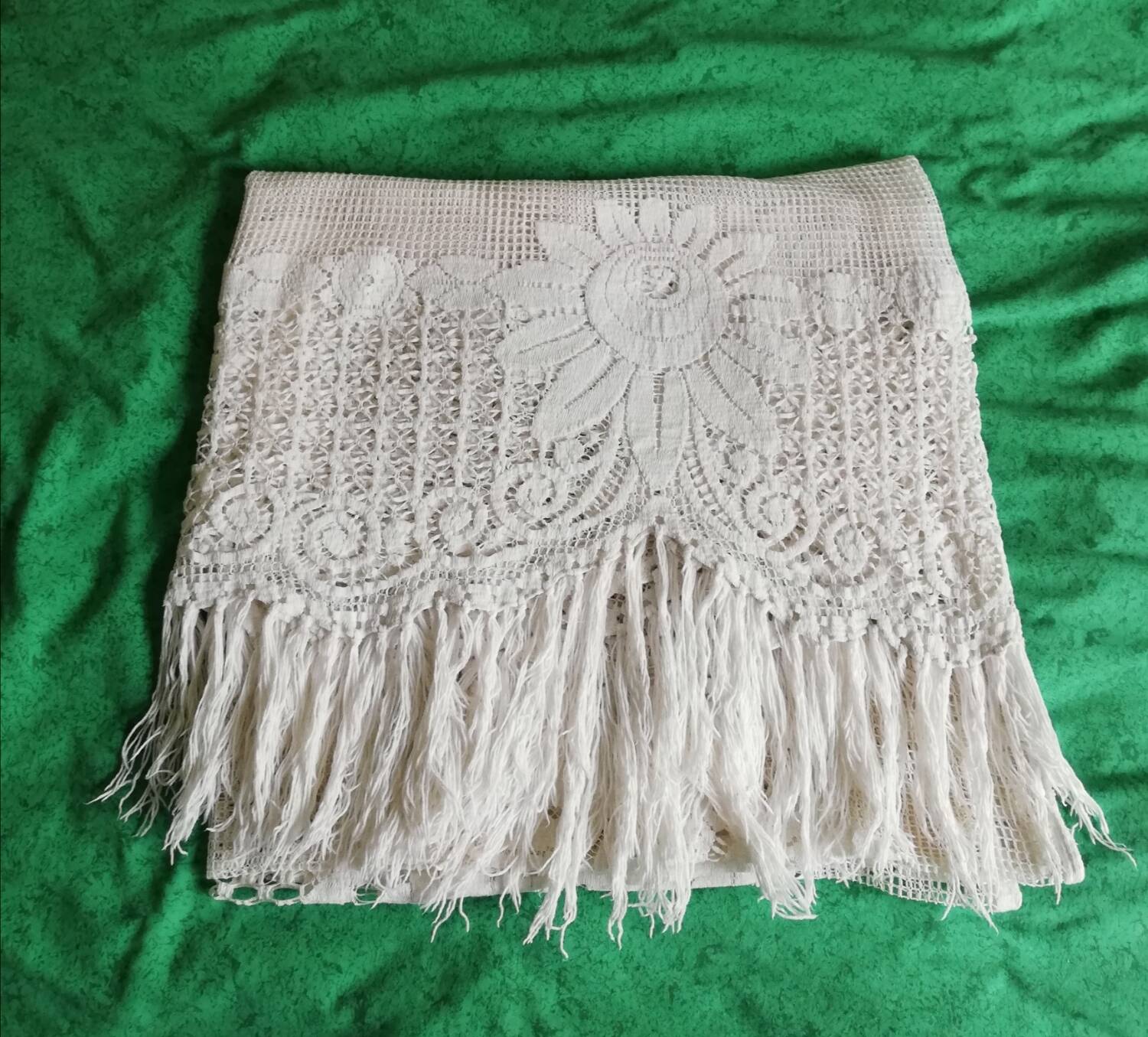 Bedspread, vintage crochet, openwork flowers, square stitches.
