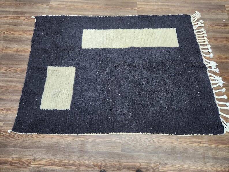 Handmade traditional Beni Ourain Berber rug 150 x 250 cm