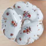 Plat ansé en porcelaine fleurie