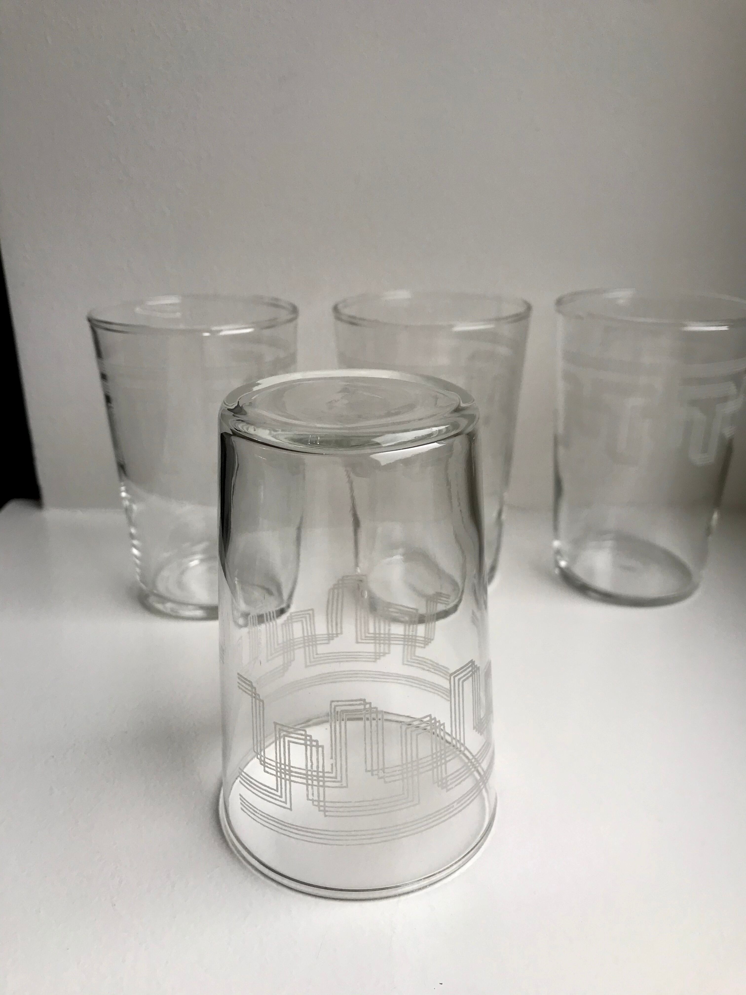Set of 4 glass water glasses engraved years 50-60