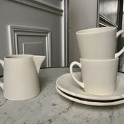 Duo de tasses à café et un sucrier longchamp en biscuit années 80