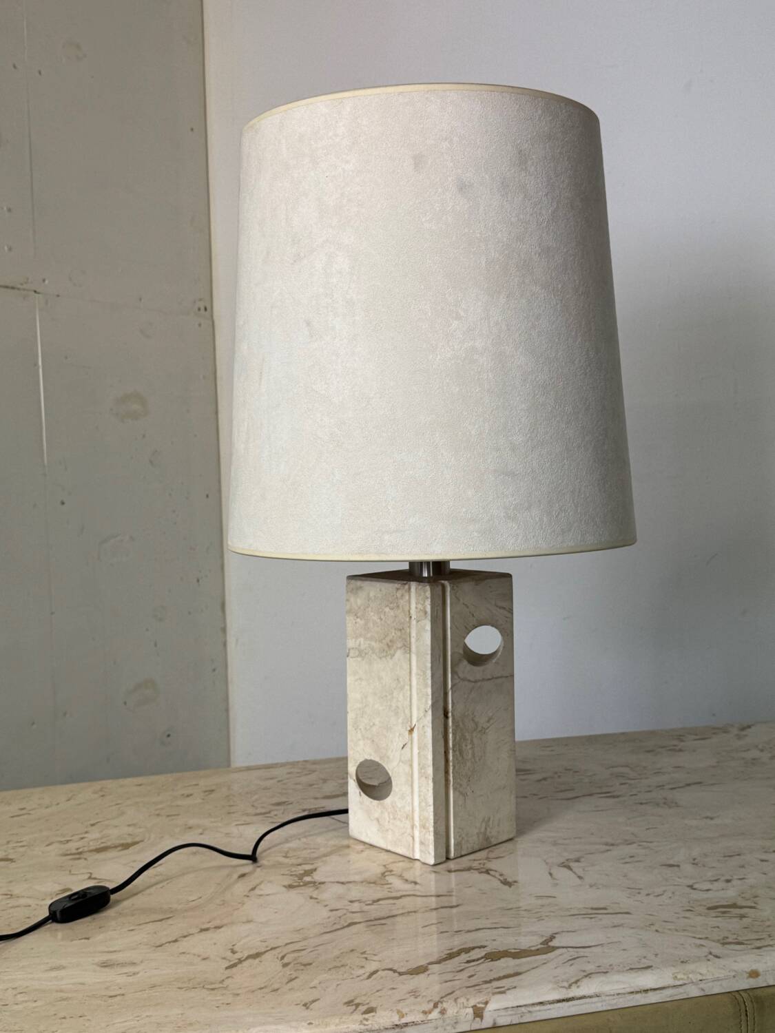 Mid Century Modernist Brutalist Italian Travertine table lamp, 1960s