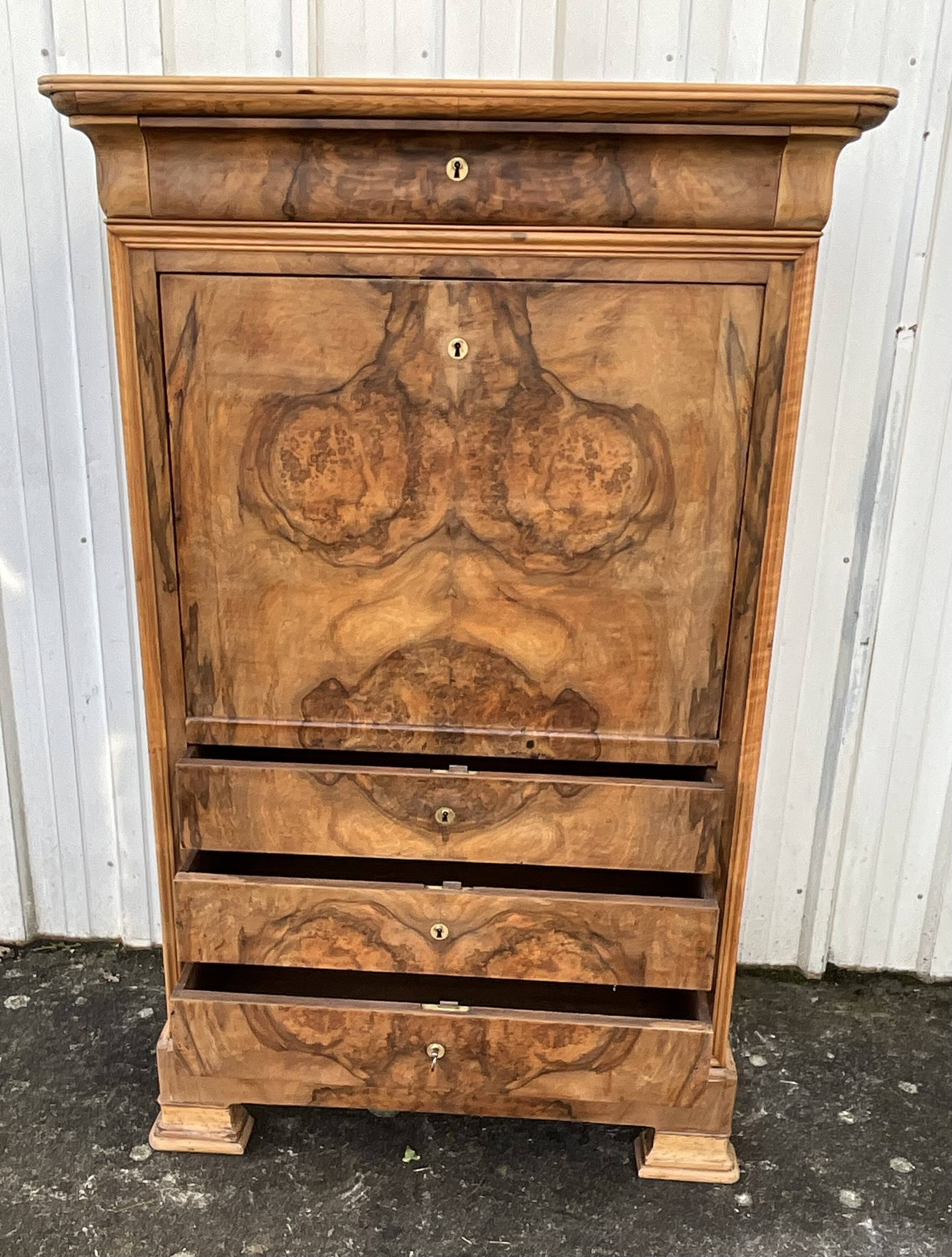 Louis-Philippe secretary, mid-19th century, in walnut burl.