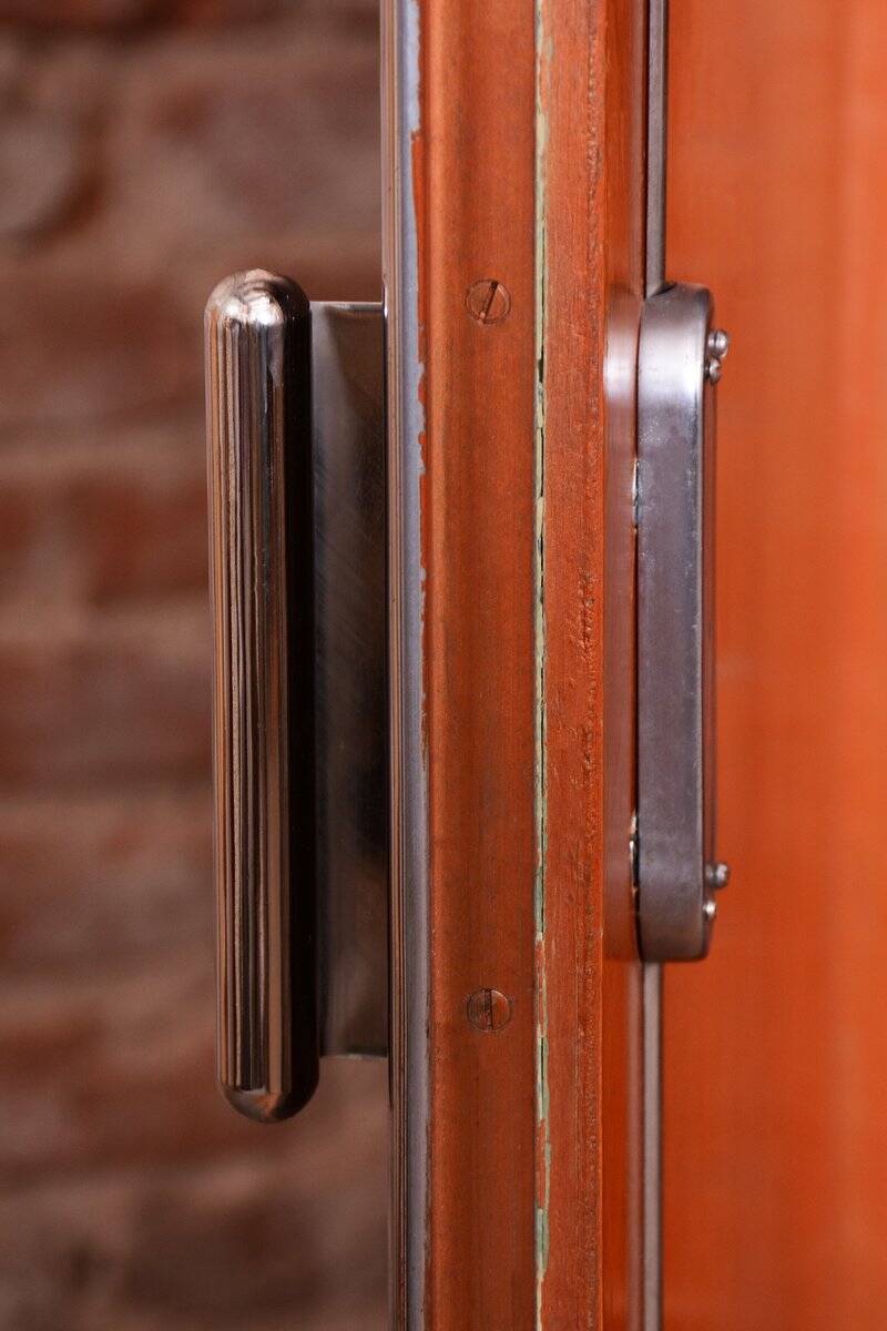 Garde-robe Bauhaus en chrome, acier et chêne de Vichr a Spol, République tchèque, années 1930.