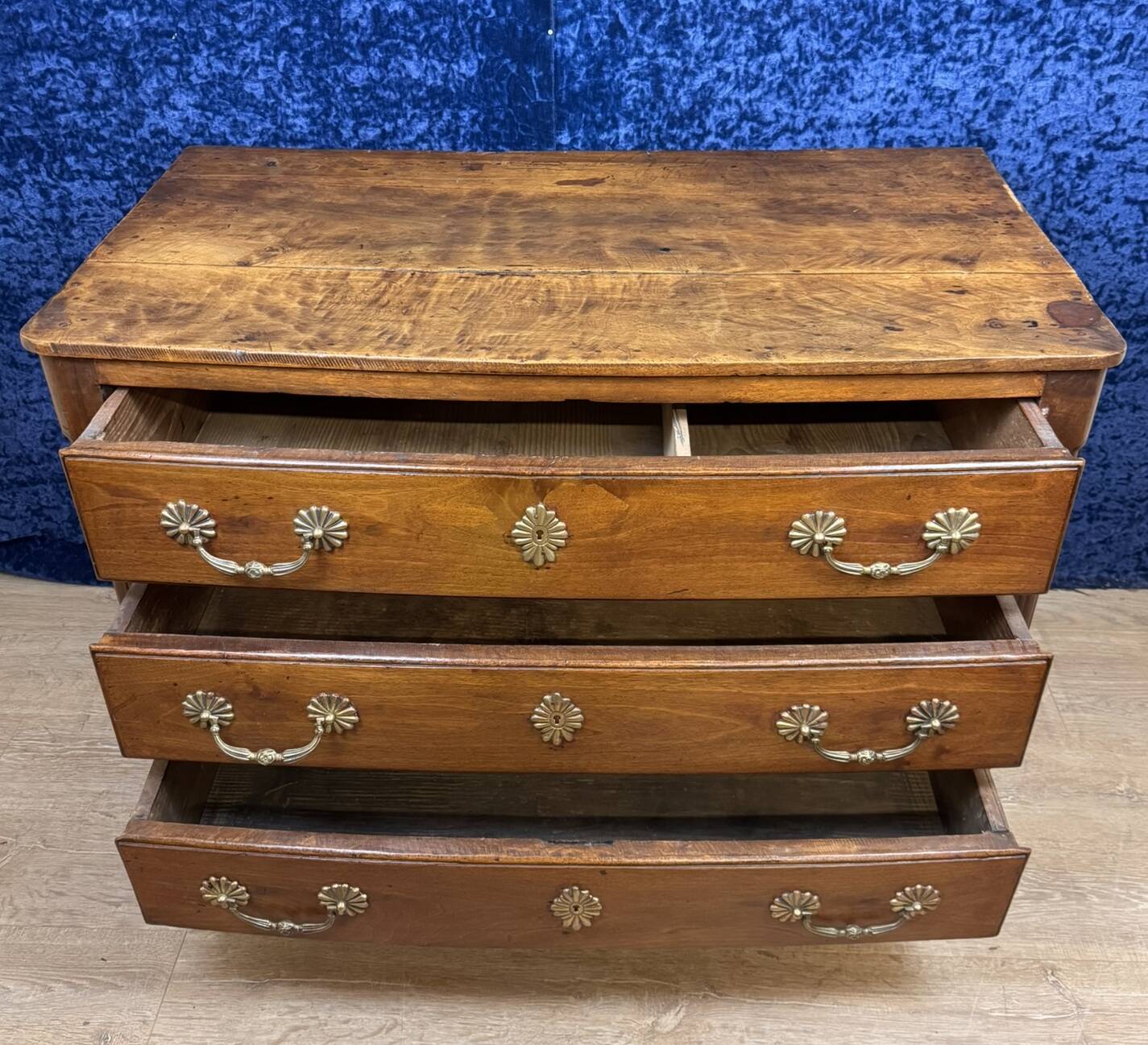 Curved Louis XIV period chest of drawers in solid walnut circa 1700