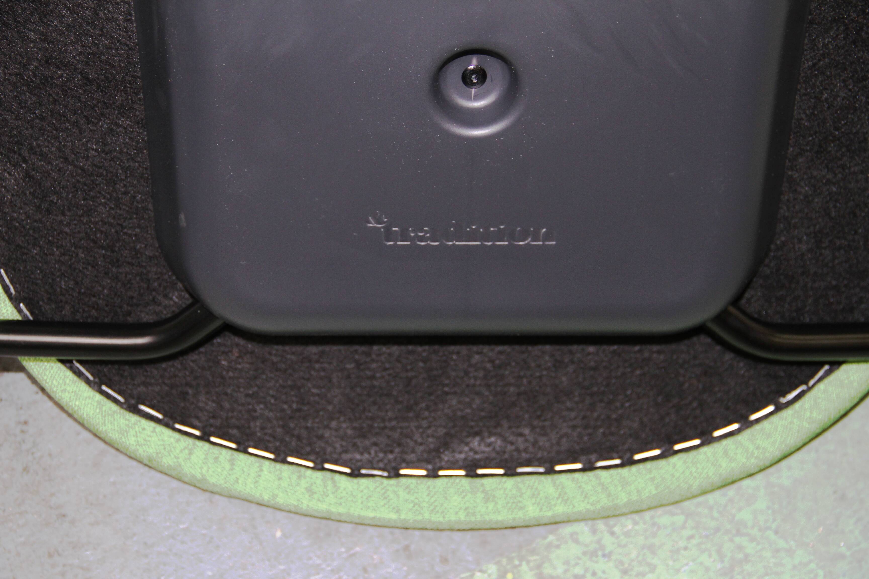 Pavilion AV4 chair, & Tradition