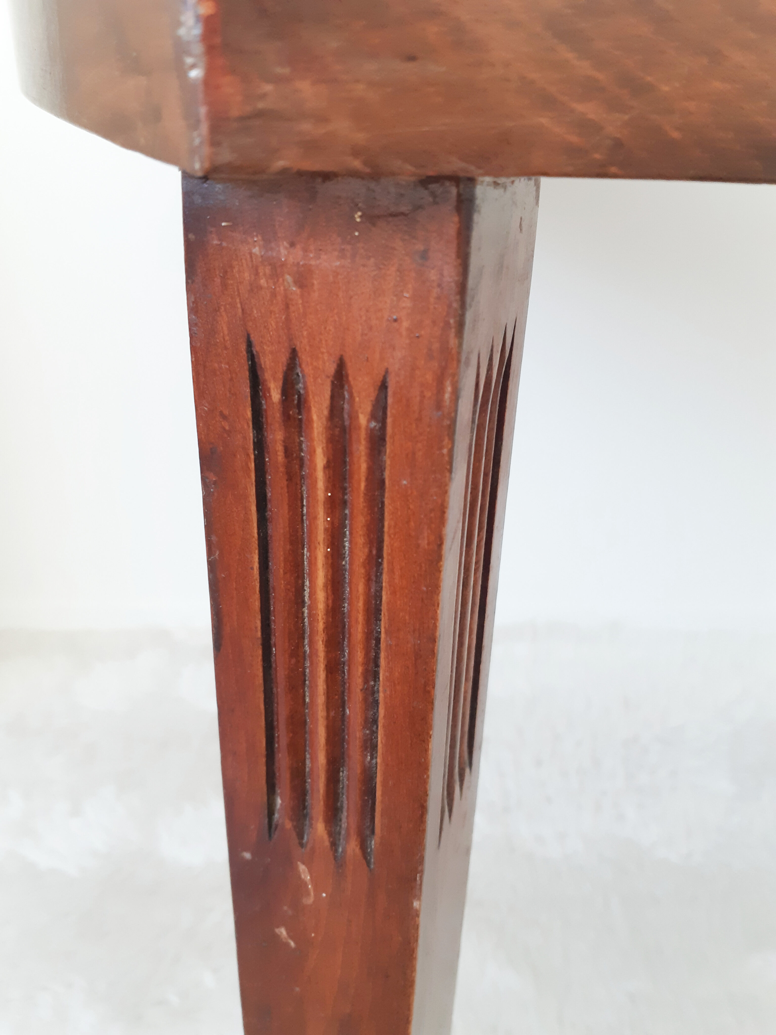 Stella triangular table, vintage, art deco