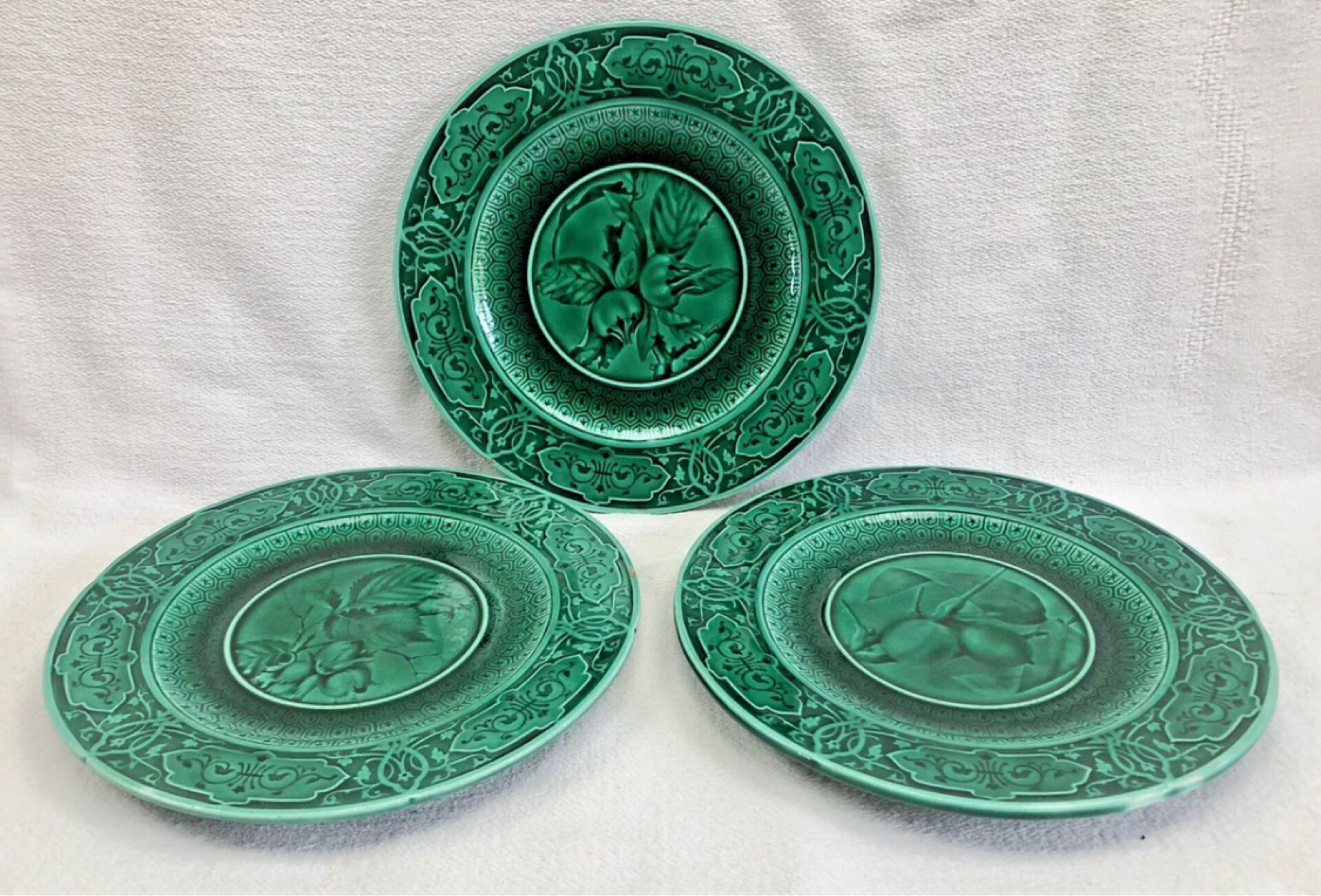 3 dessert plates XIX Sarreguemines Majolica shaded enamel Rubelles
