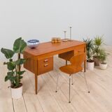 Danish Teak Model 130/1 Desk by Børge Mogensen for Søborg Møbelfabrik, freestanding 1950s