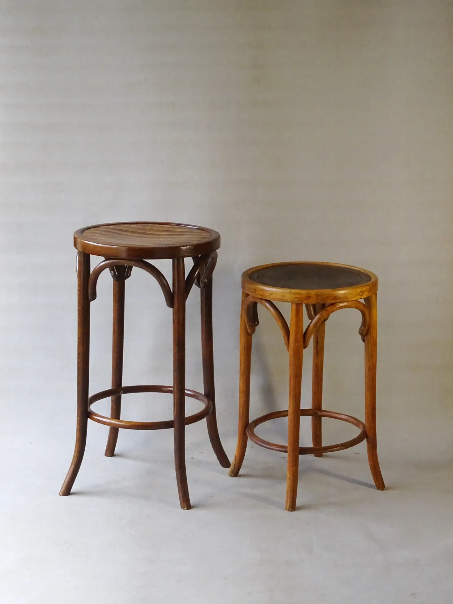 Two BAUMANN bistro stools with wooden seats - 1930 - standing dining -