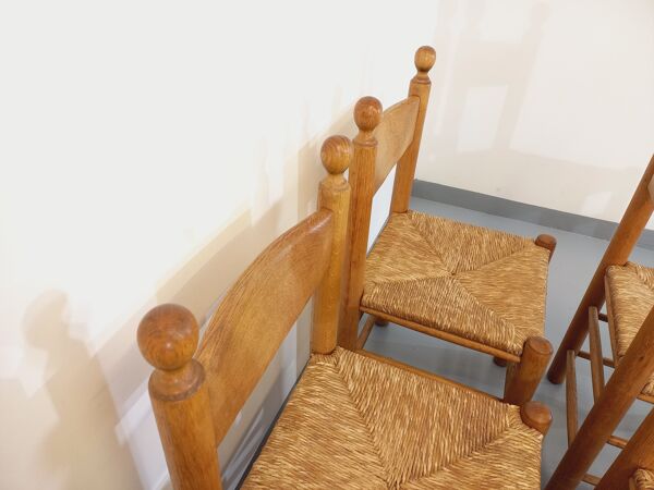 Suite de 6 chaises brutalistes vintage en bois de chêne massif et paille des années 60