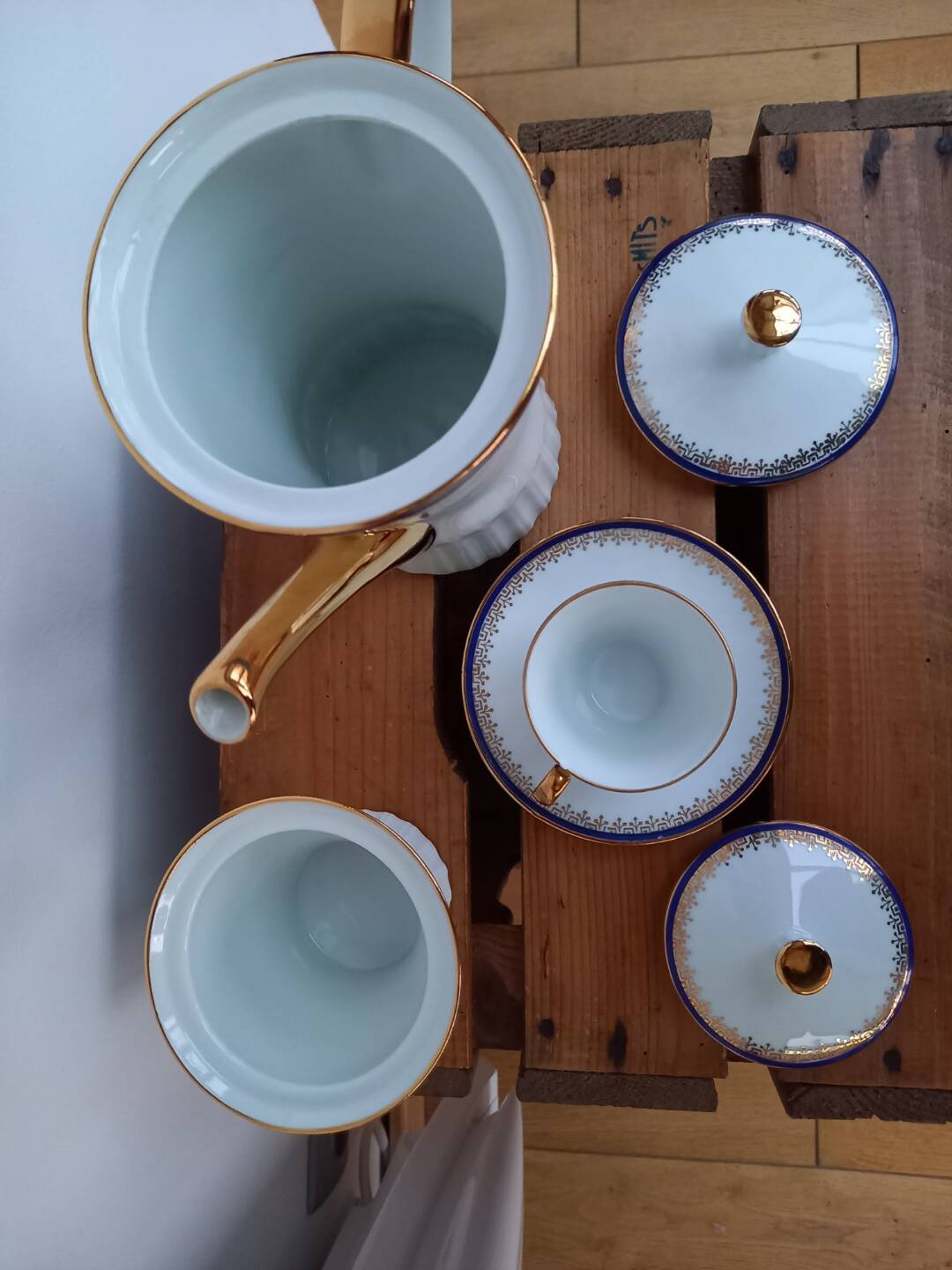 Coffee pot, sugar pot, 1 cup and saucer.