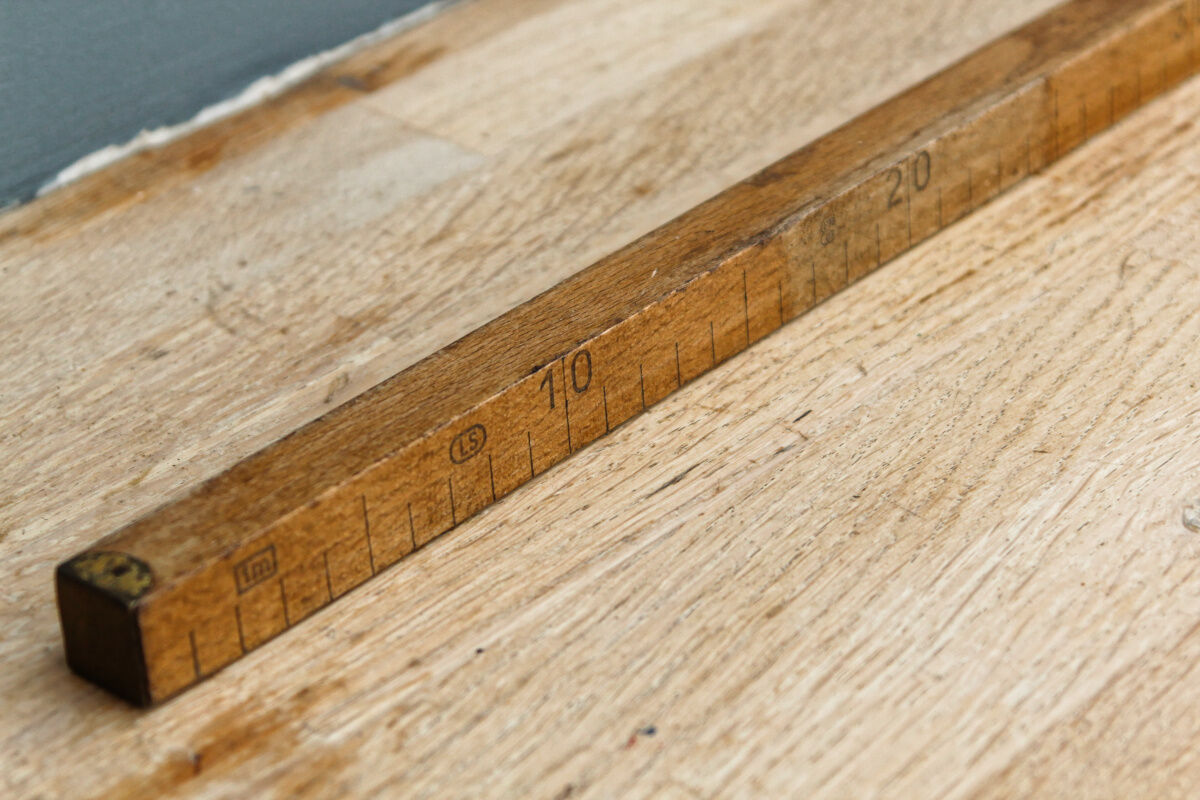 Metre of draper, oak