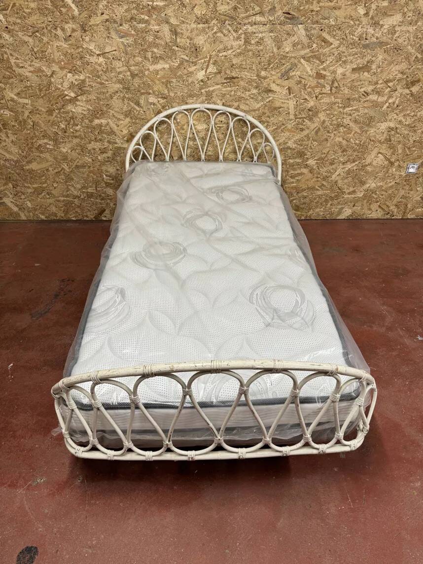 Vintage rattan bed - 1960s - Bohemian charm