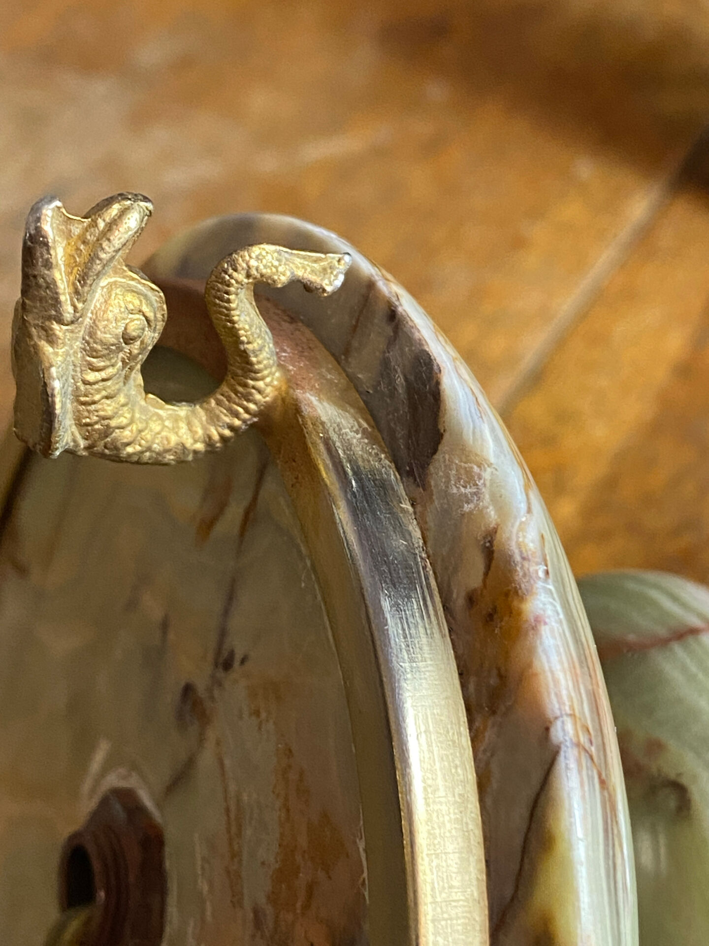 Onyx lamp, fish feet in bronze.