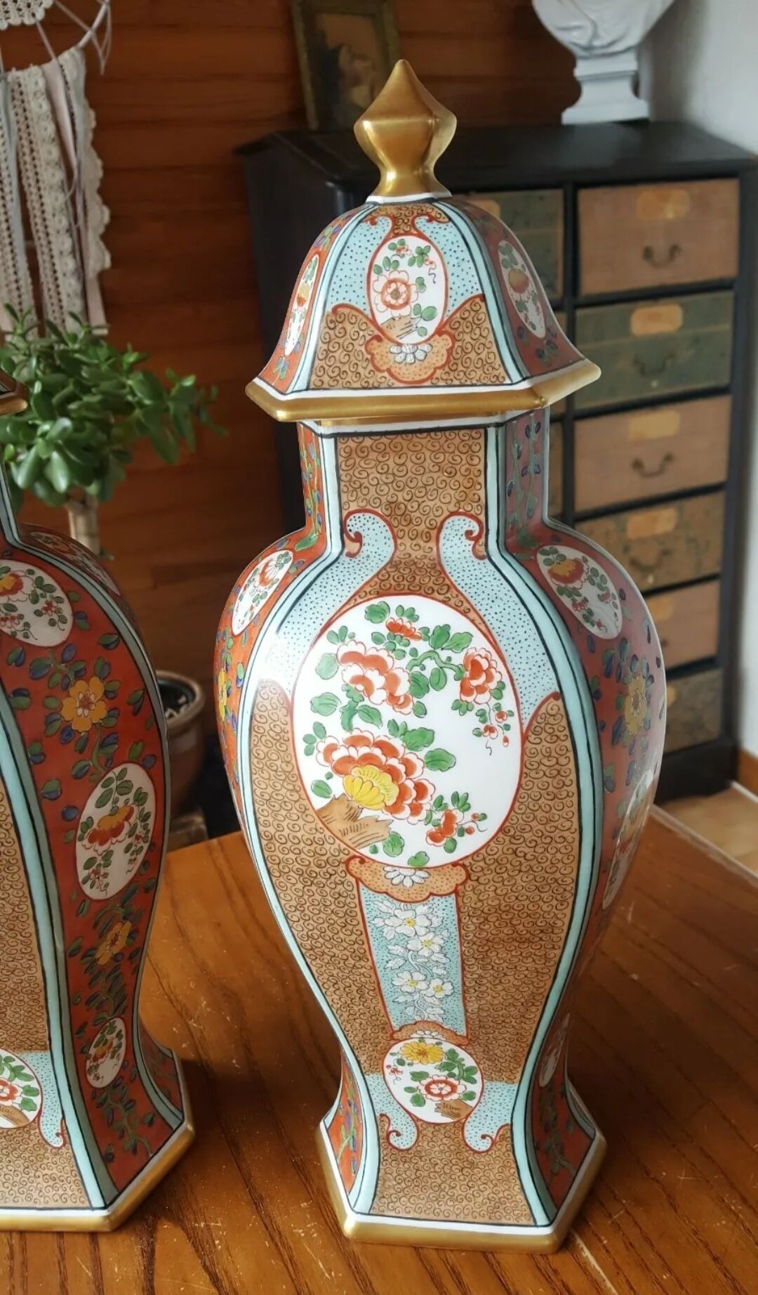Pair of cutlery vases, urns porcelain polychrome Japan style signed