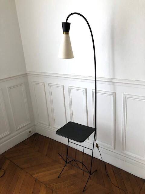 Tablet floor lamp and magazine holder with diabolo