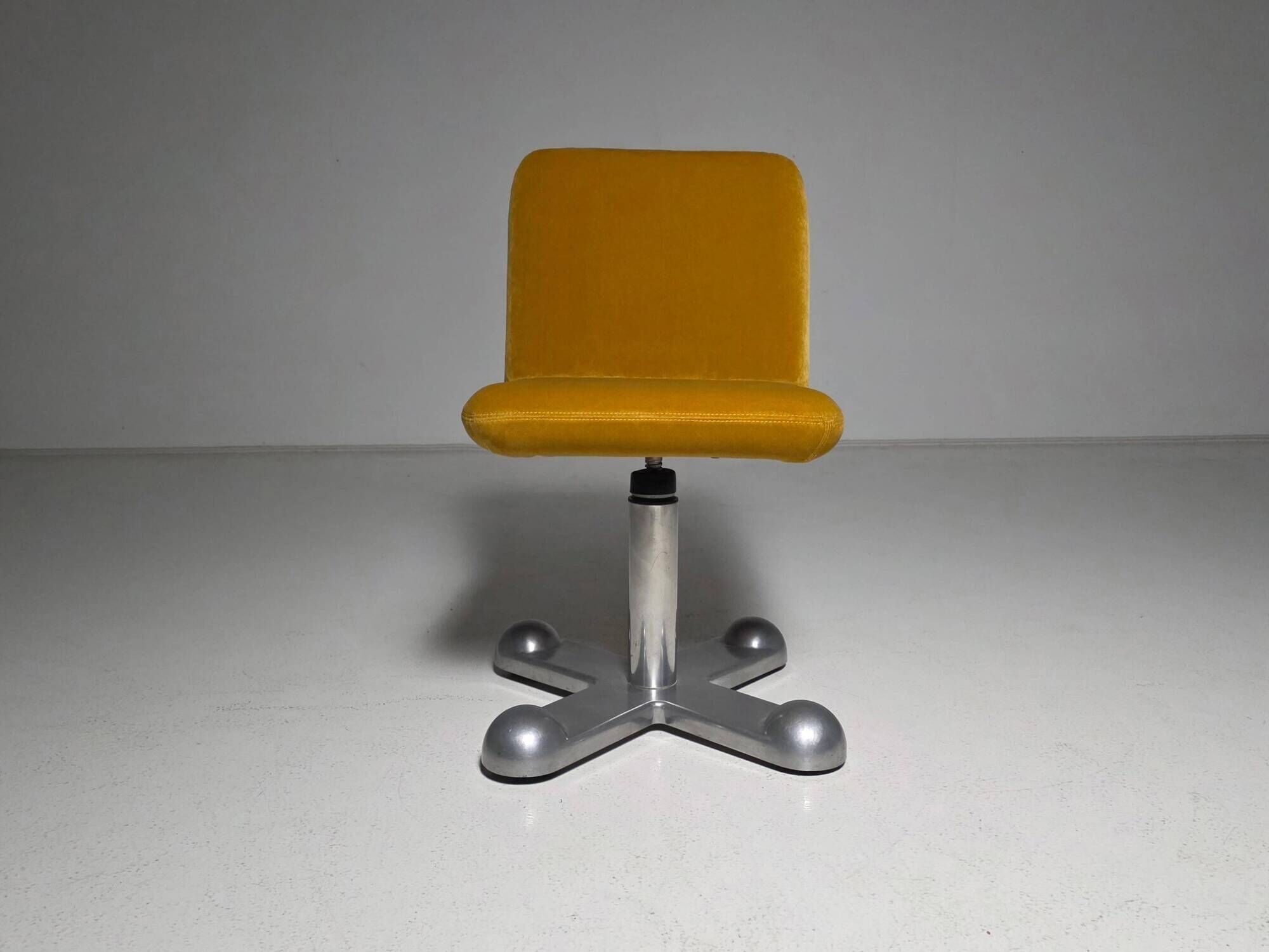 Planula swivel office chair by Perry King & Santiago Miranda, 1970s
