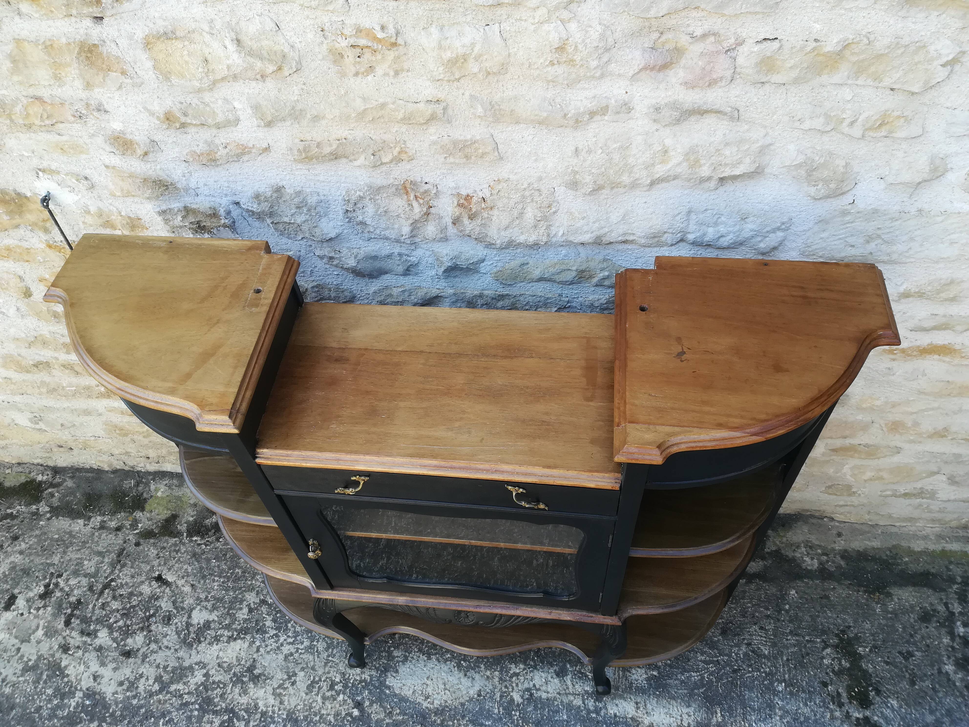 Napoleon III showcase shelf