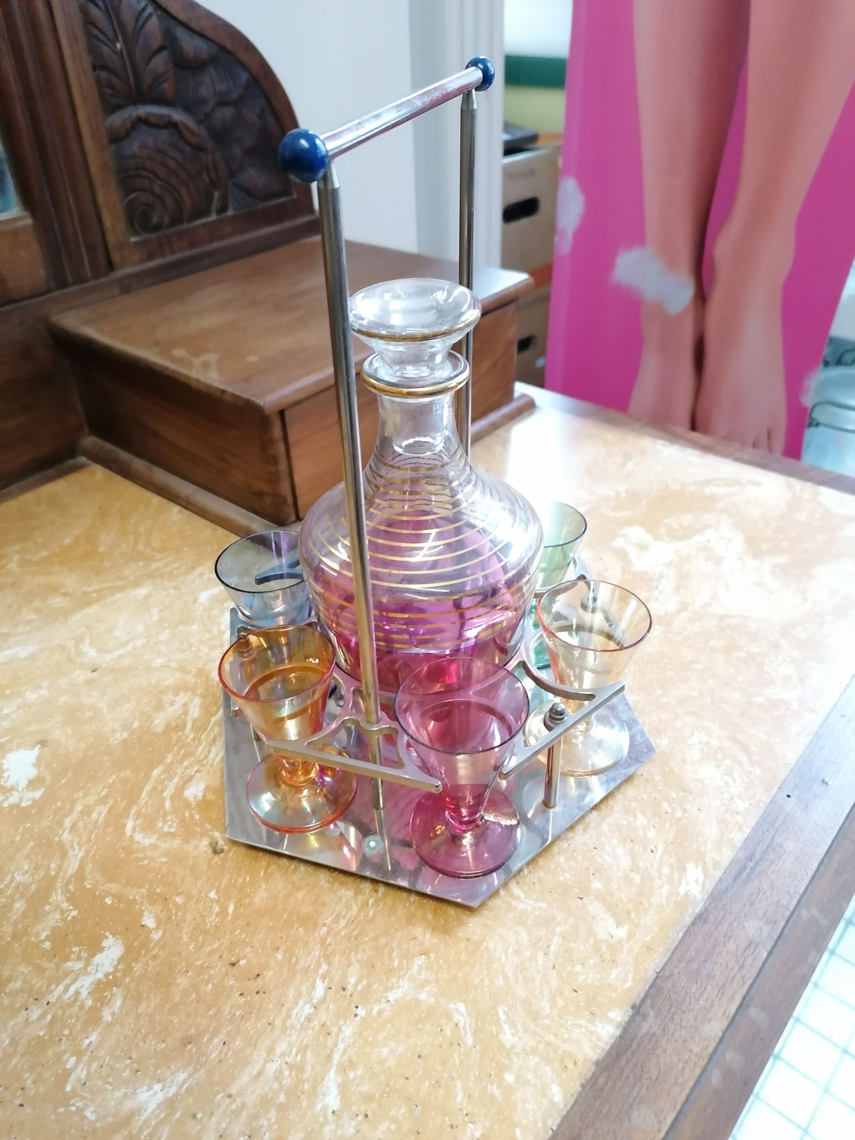 Art deco liquor service