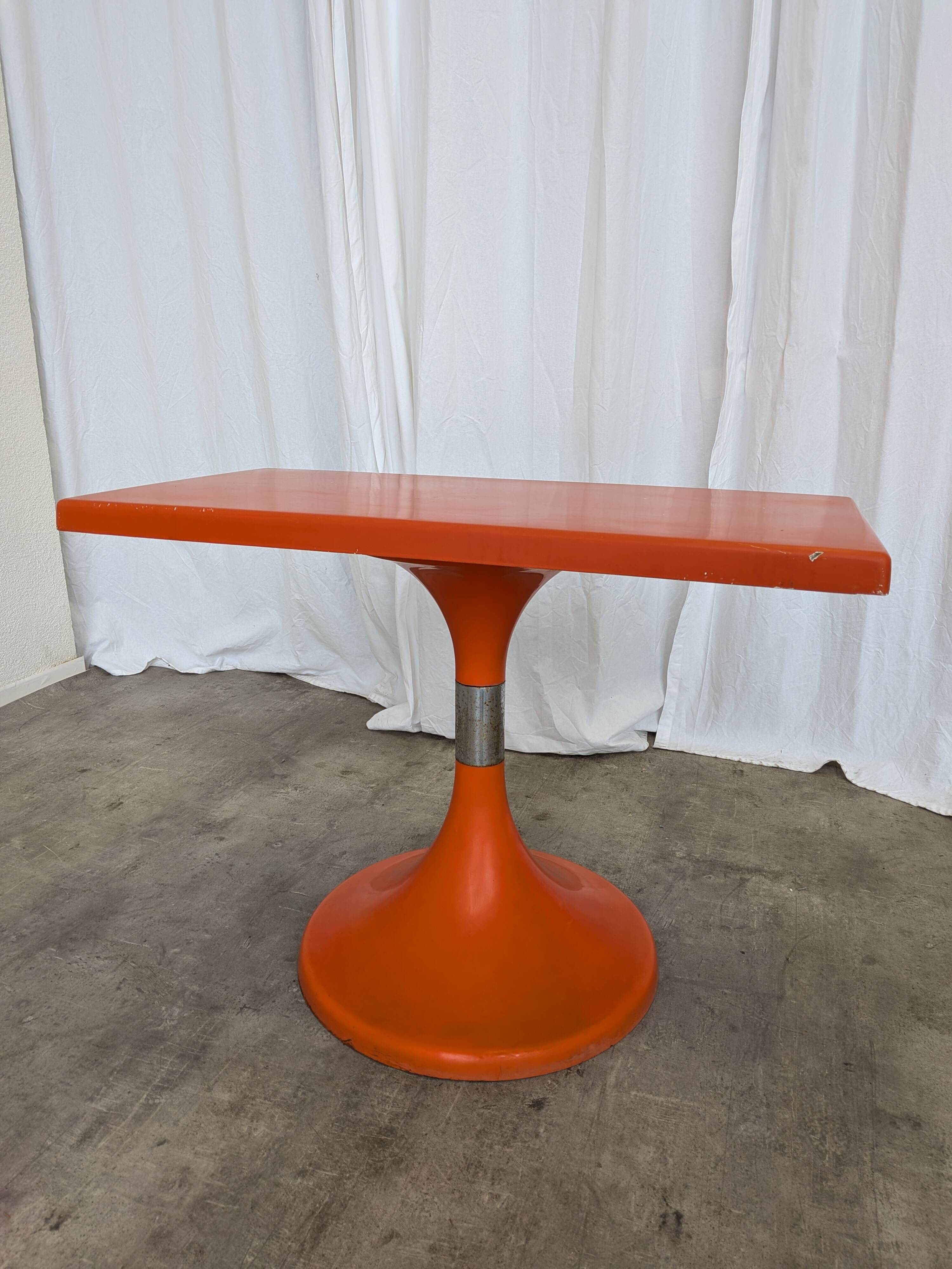 Table vintage orange par Finžgar & Zorman pour Meblo Yougoslavie