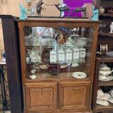 Display cabinet with 2 sliding doors