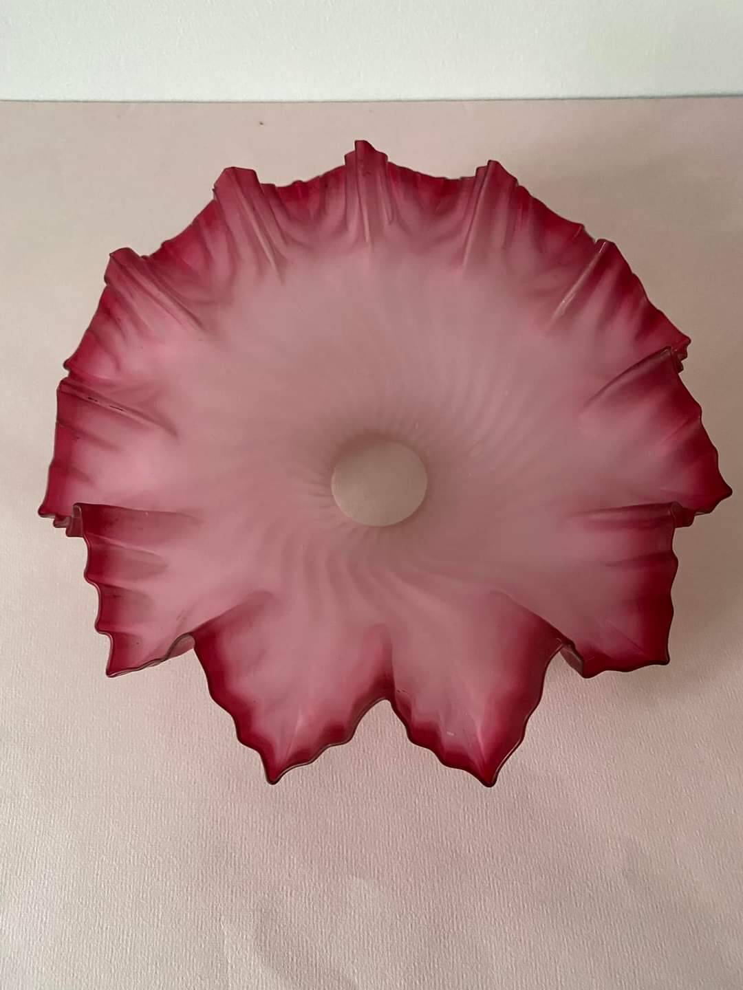 Abat-jour en forme mouchoir en verre de couleur violine