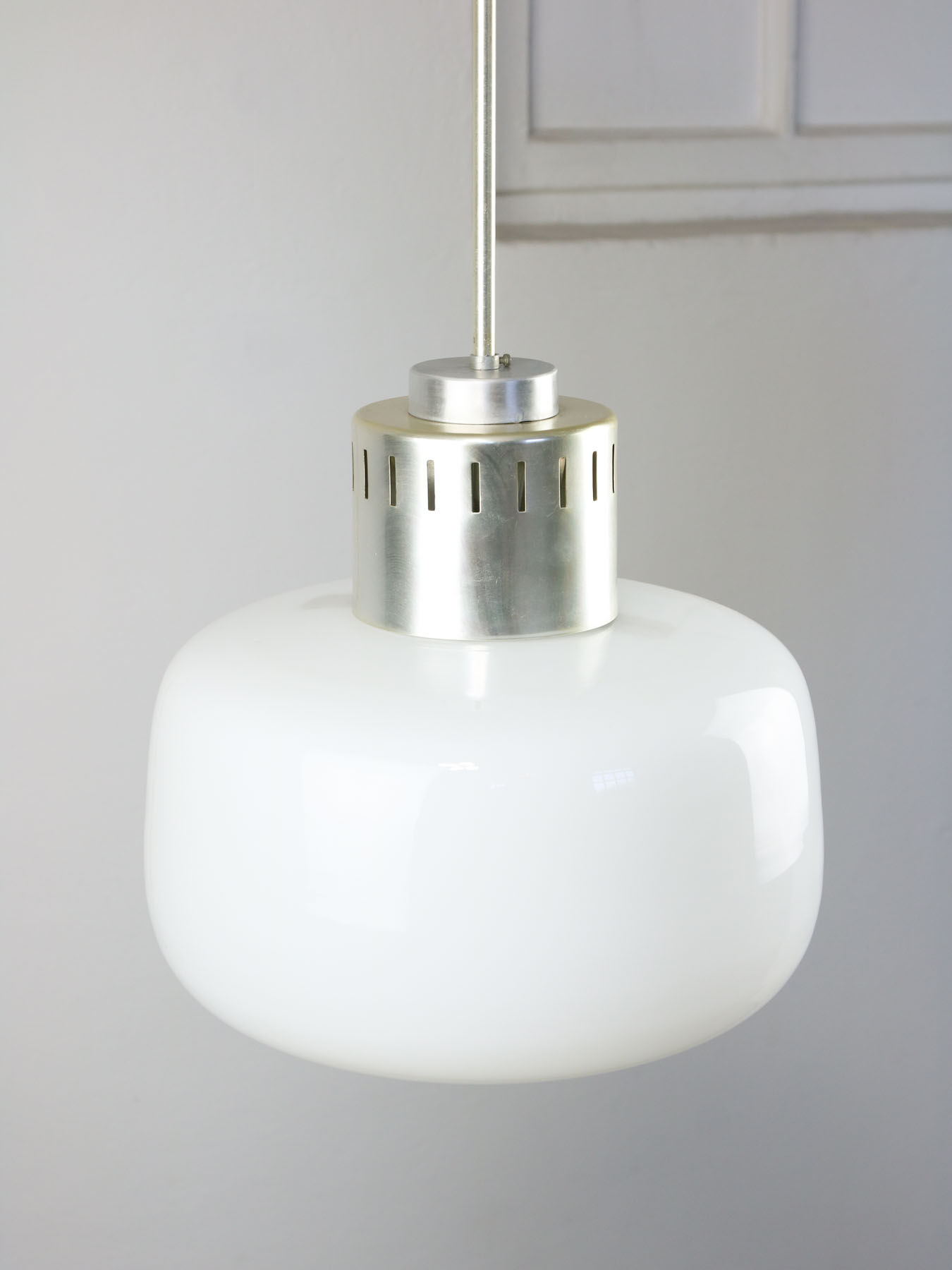 Suspension opaline du milieu du siècle