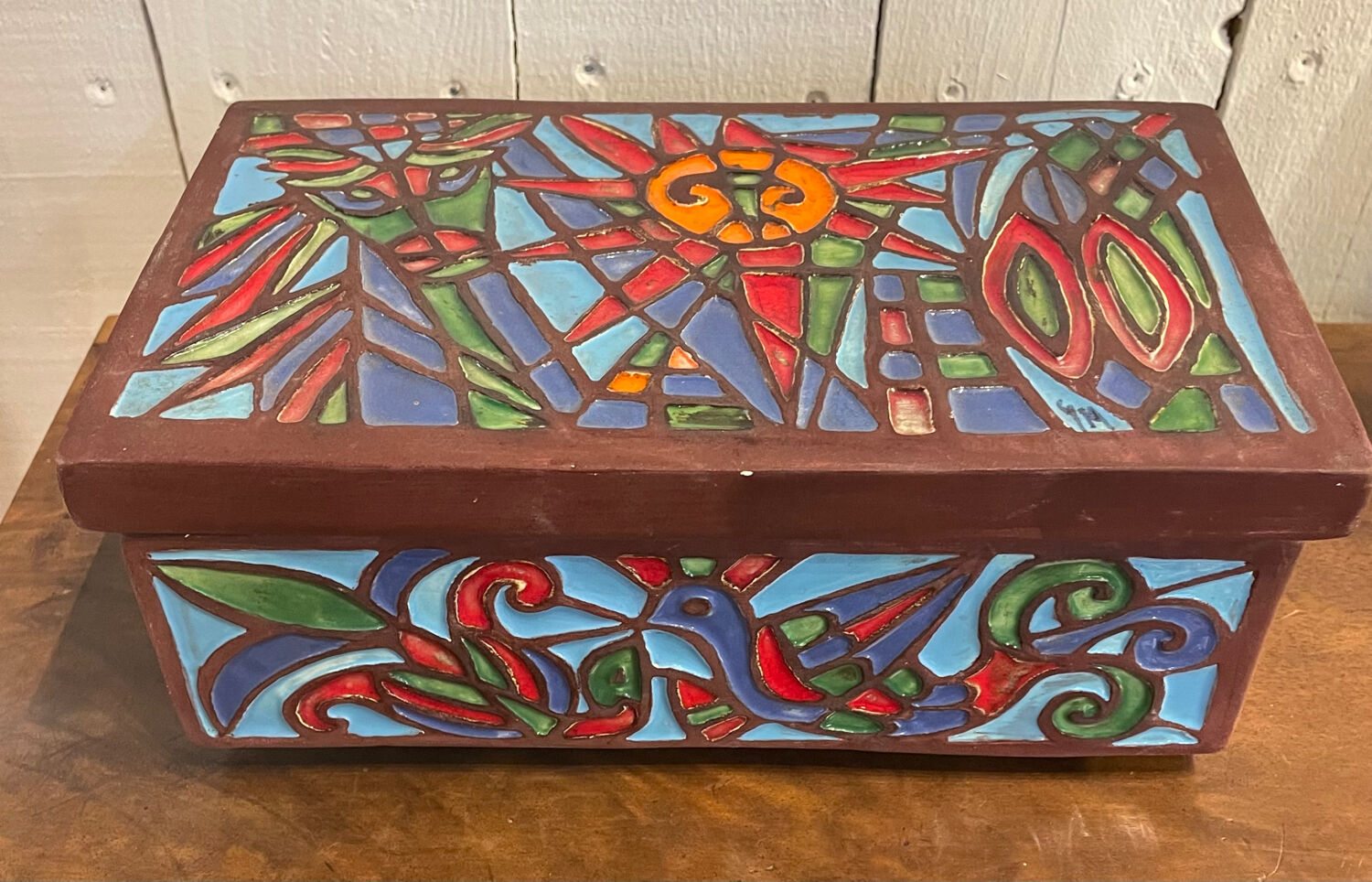 Ceramic box by Gabrielle Mankiewicz