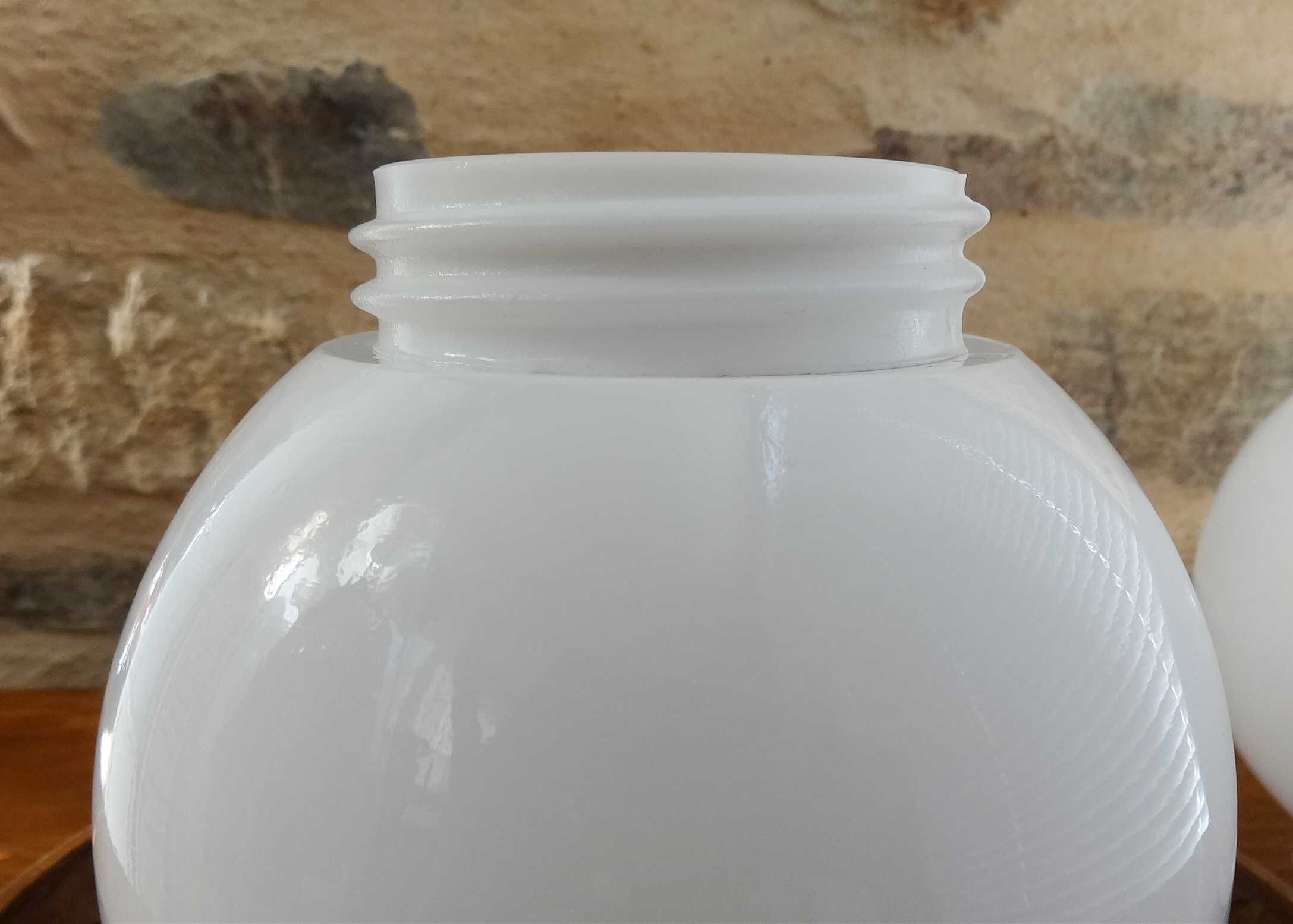 Globe in white opaline - 15 cm