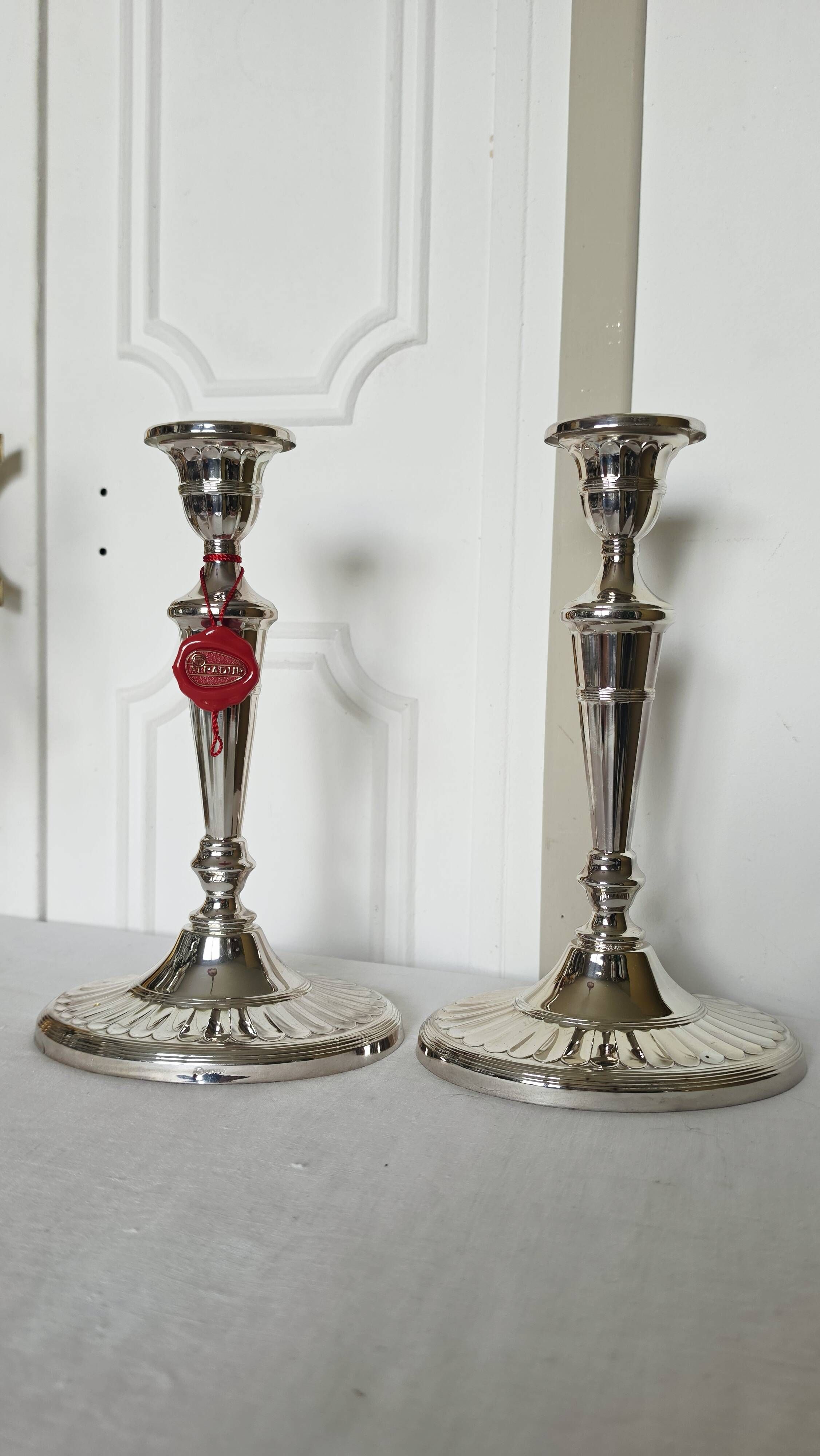 Elegant pair of candlesticks from the prestigious Spanish house Pedro Du.