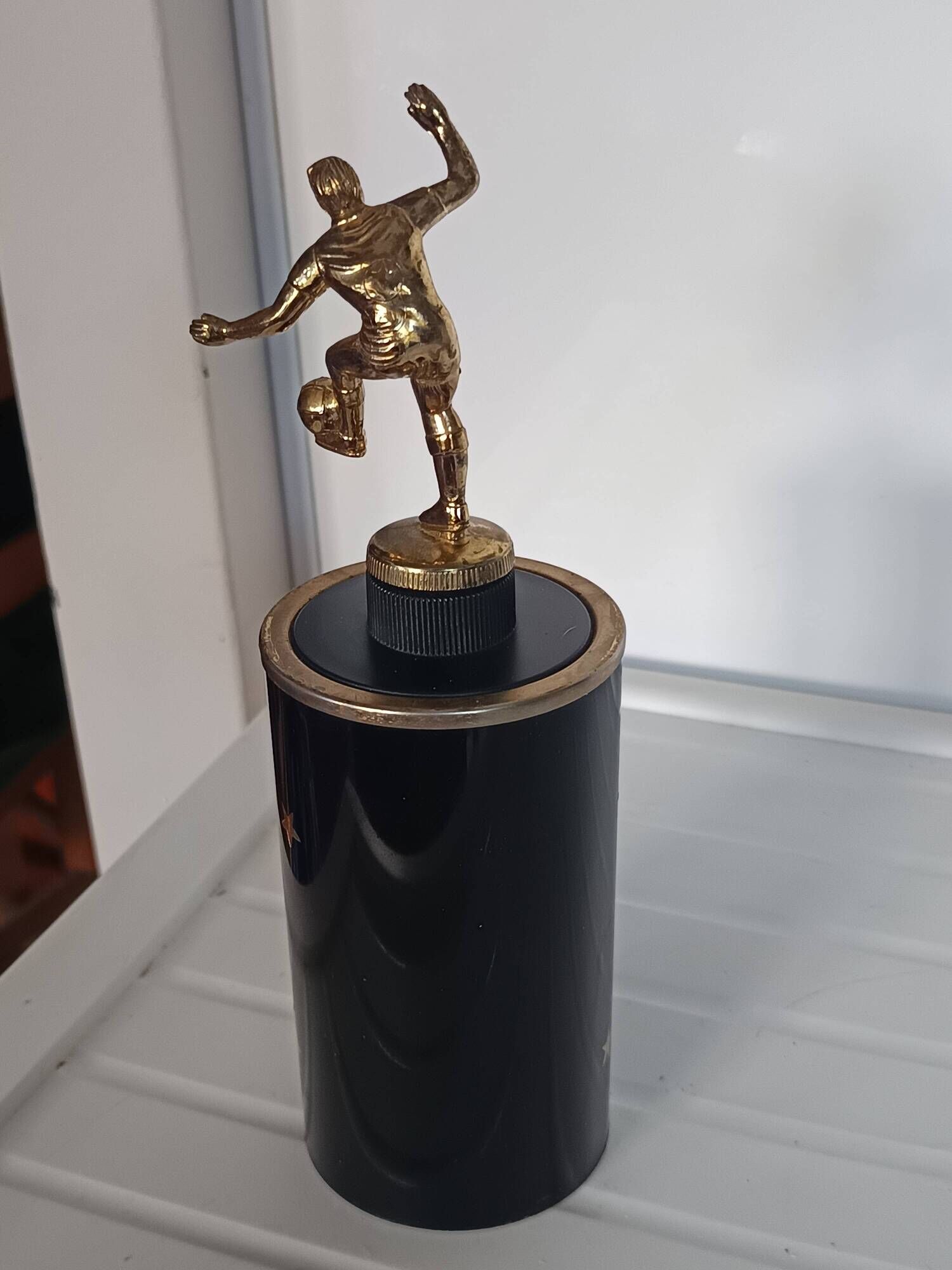 vintage cigarette dispenser footballer 60s/70s