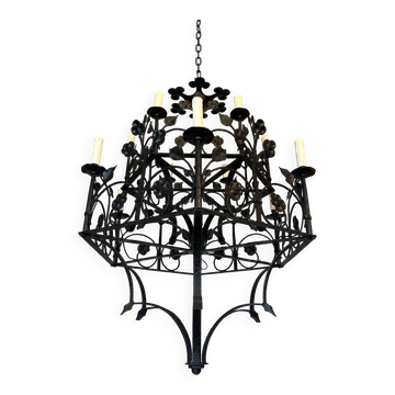 Lustre with 12 lights in wrought iron decorated with clovers and foliage.