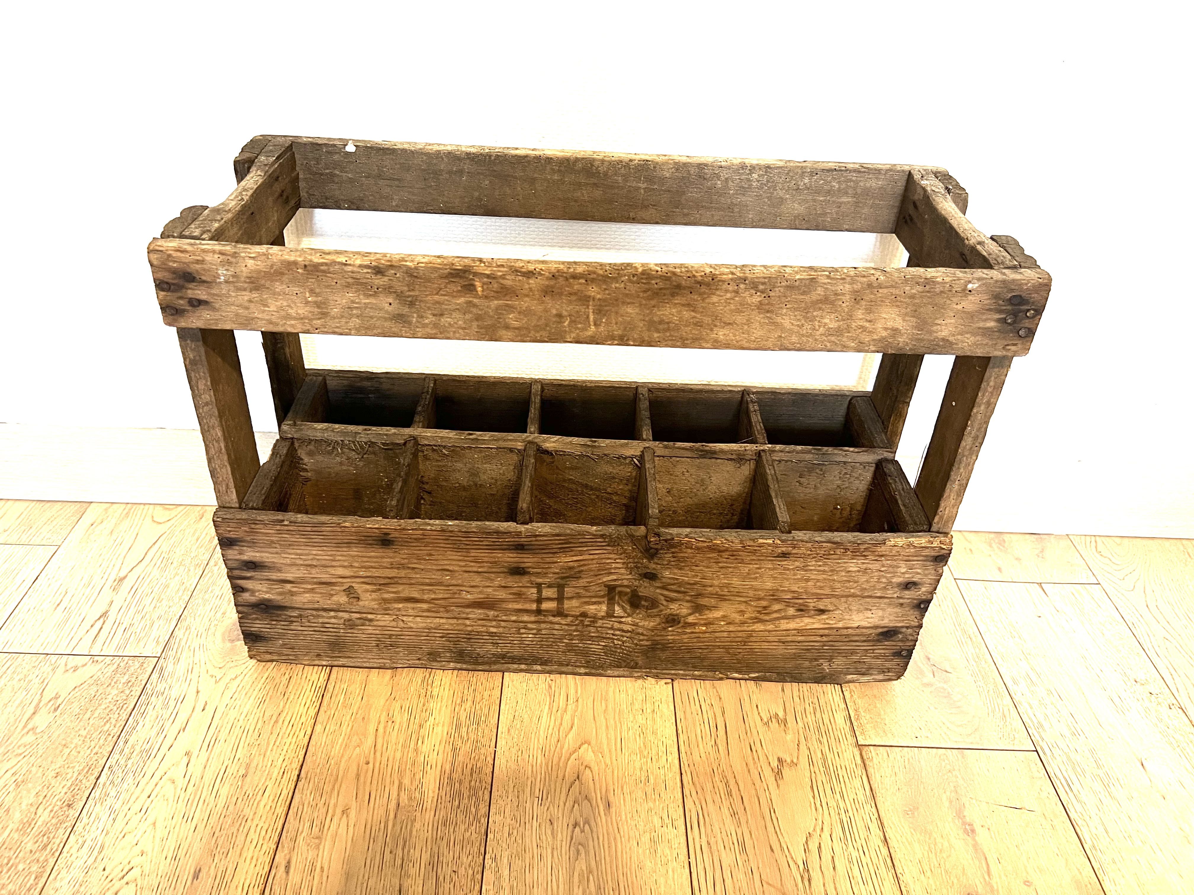 Vintage wooden wine case locker old bottle with HD monogram