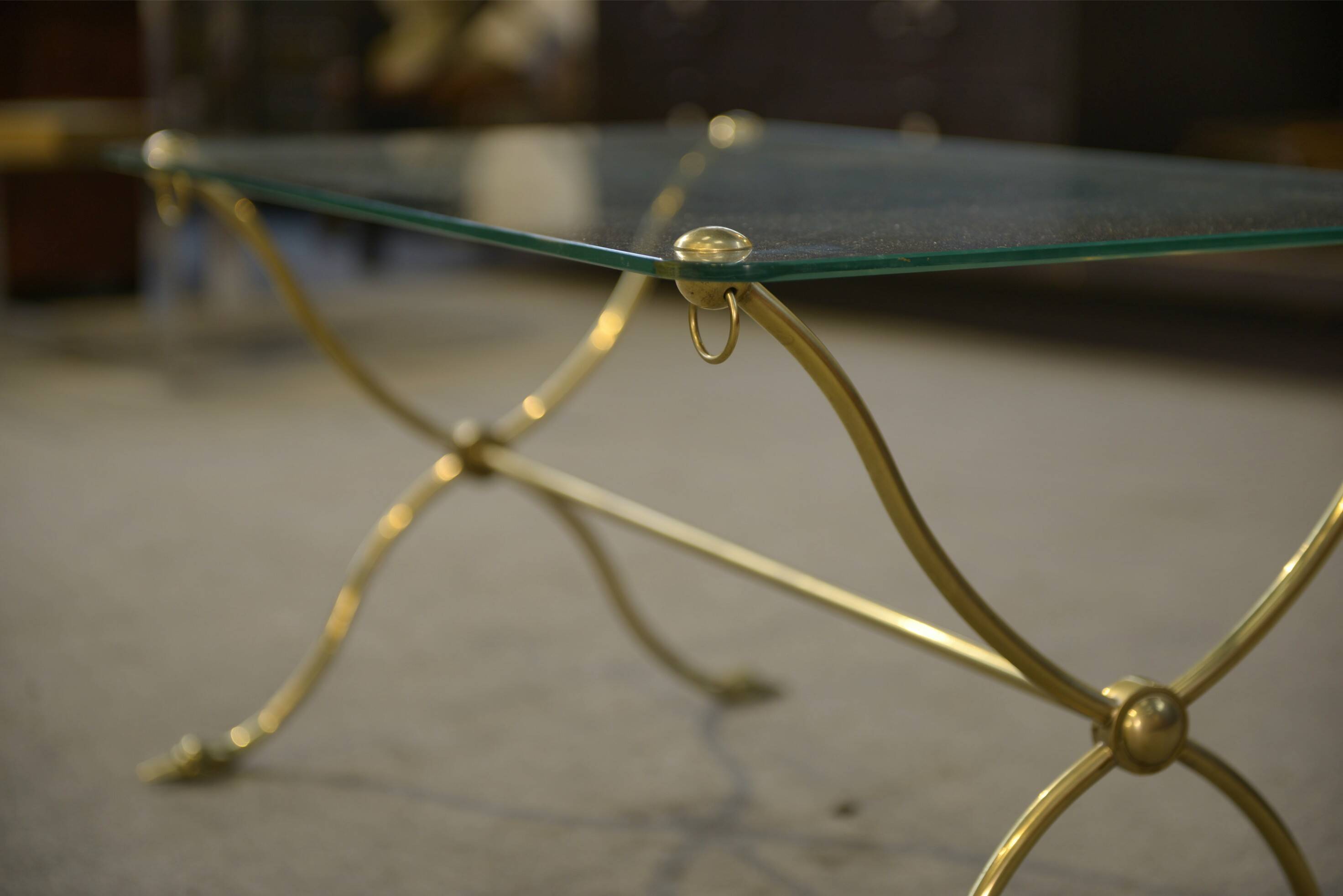 Table basse néo-classique attribuée à la Maison Jansen piétement col de cygne 1940’s