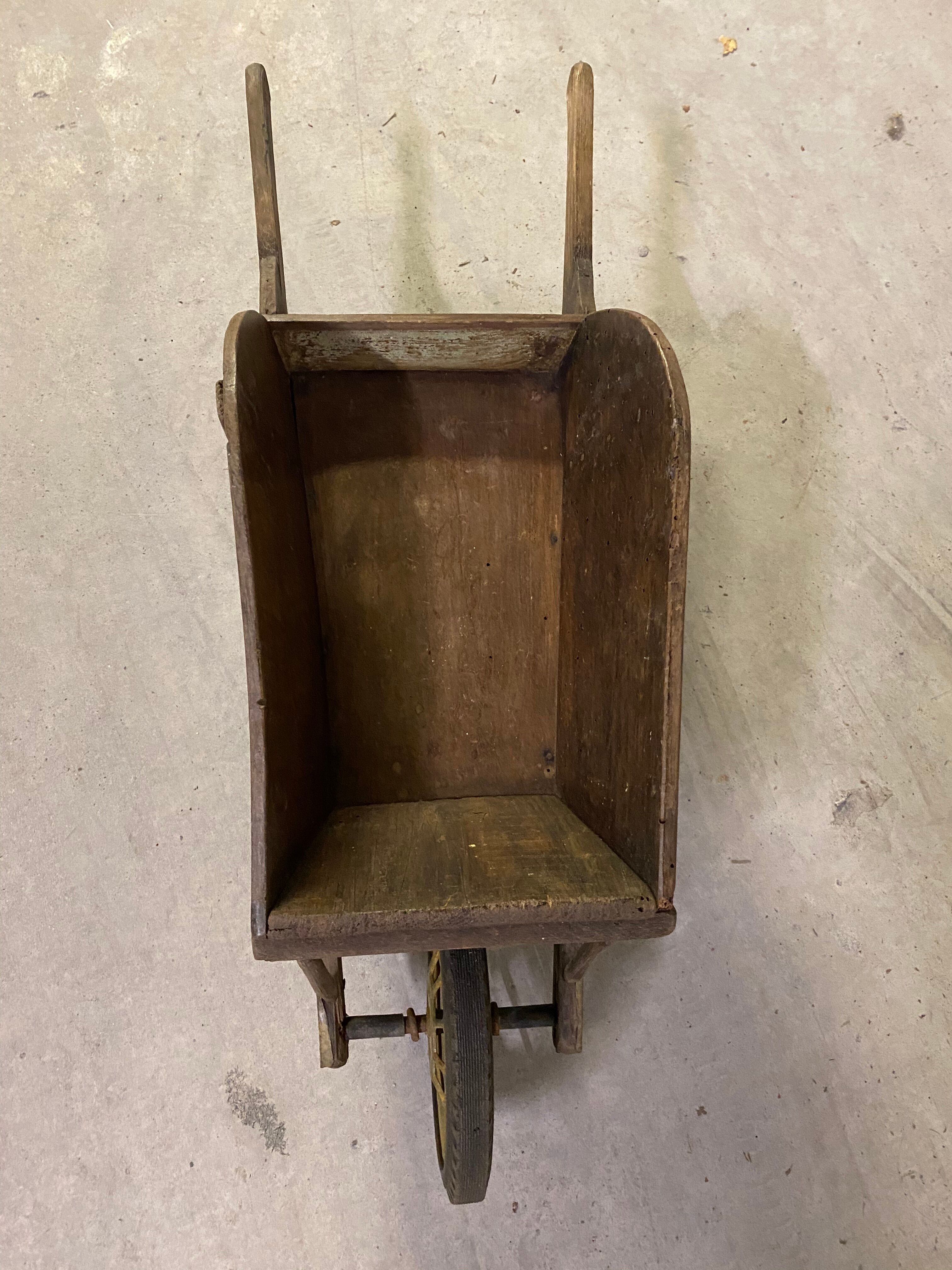 Child wheelbarrow