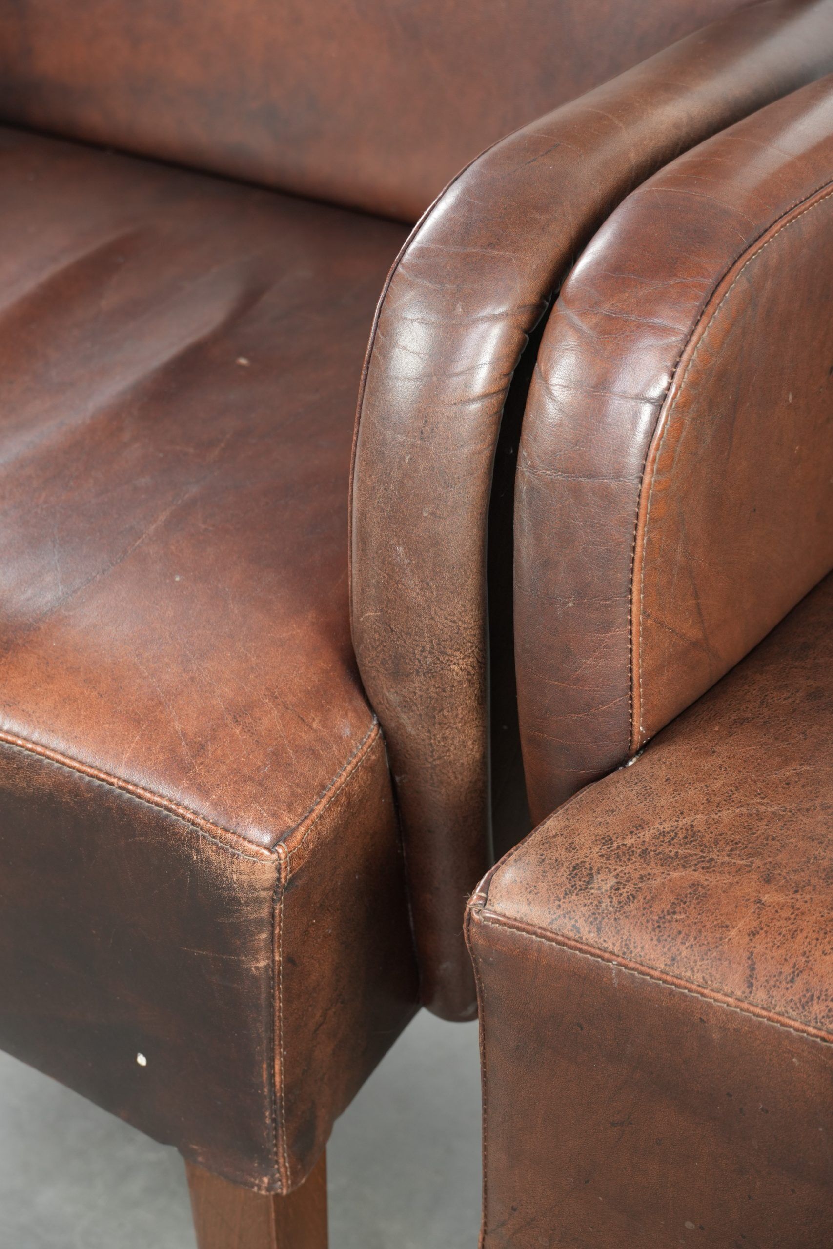 Set of 6  dining chairs/side chairs with armrests made of cow leather