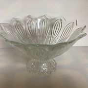 Old flower-shaped bubble round footed cup