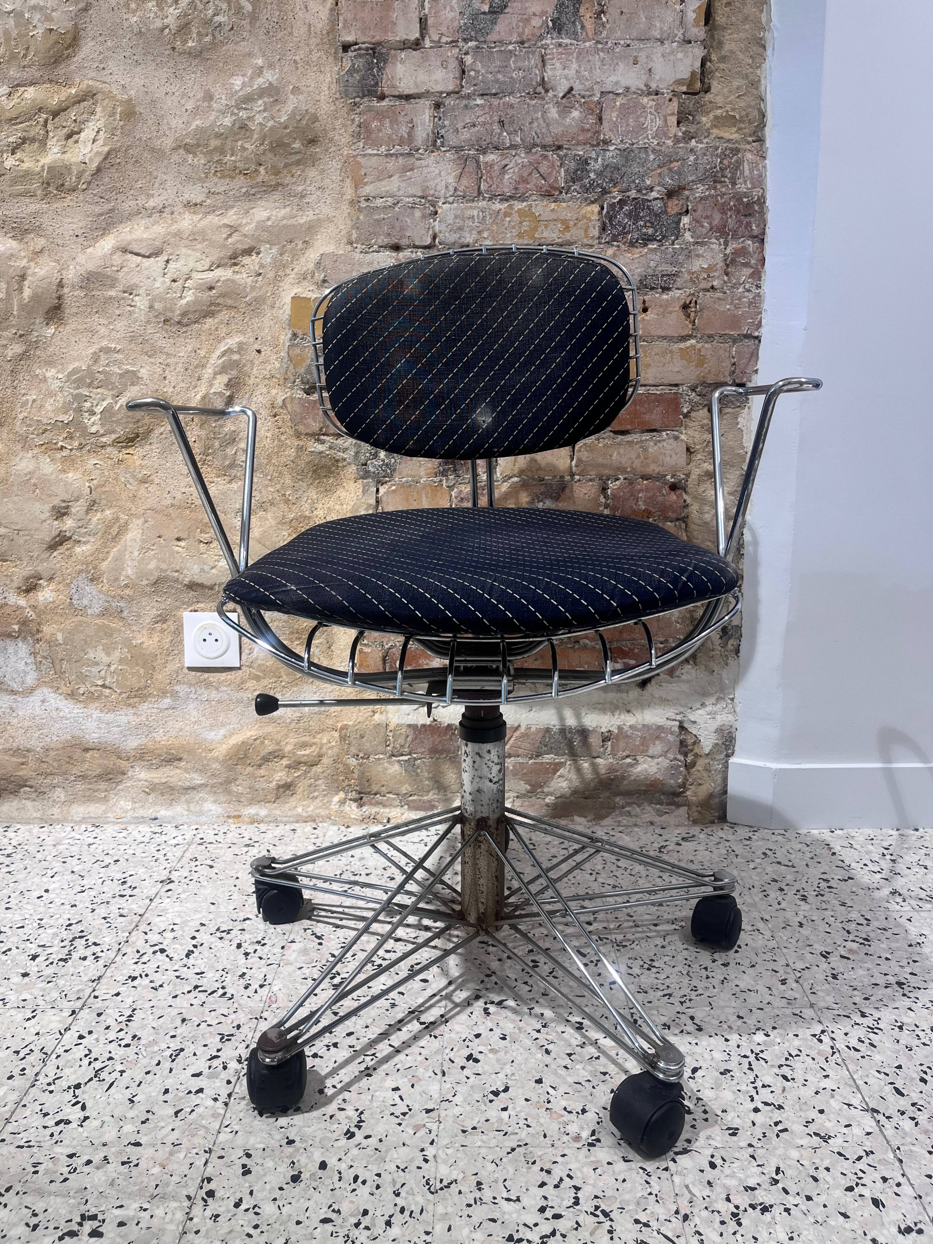 Fauteuil modèle Beaubourg de Michel Cadestin et Georges Laurent, 1977