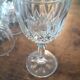 Ensemble de neuf verres a vin en cristal taillé vintage