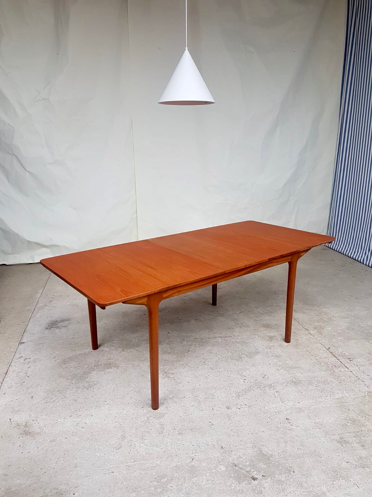 Table de salle à manger du milieu de siècle A.H. Macintosh
