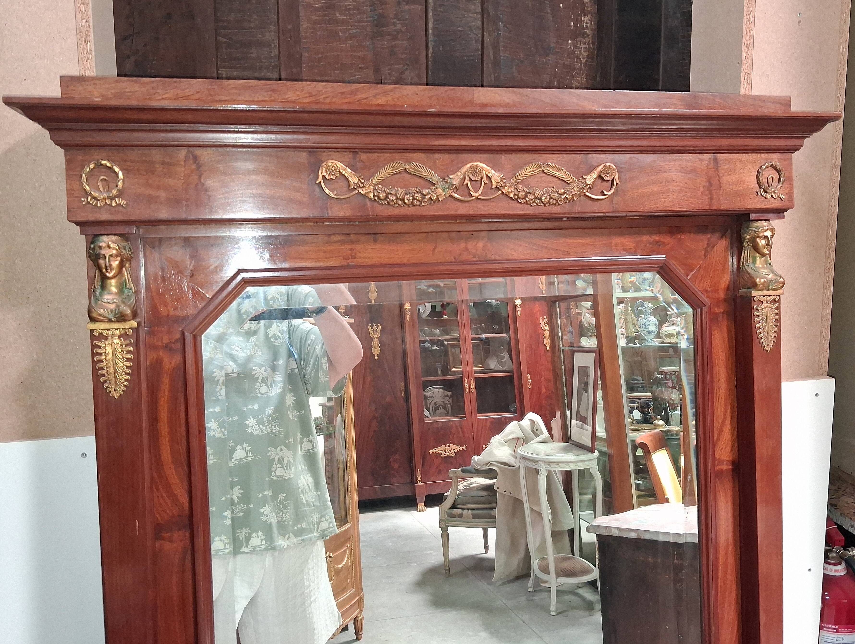 Large Empire-style mahogany mirror – Mercury-gilded bronzes –