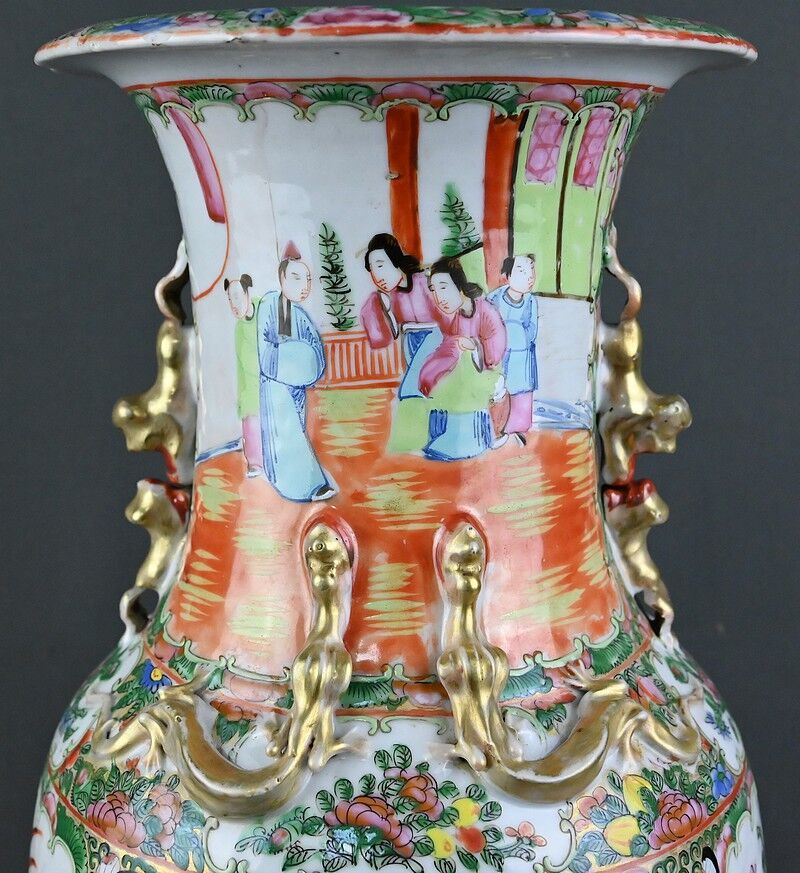 Important Canton porcelain vase, China – late 19th century