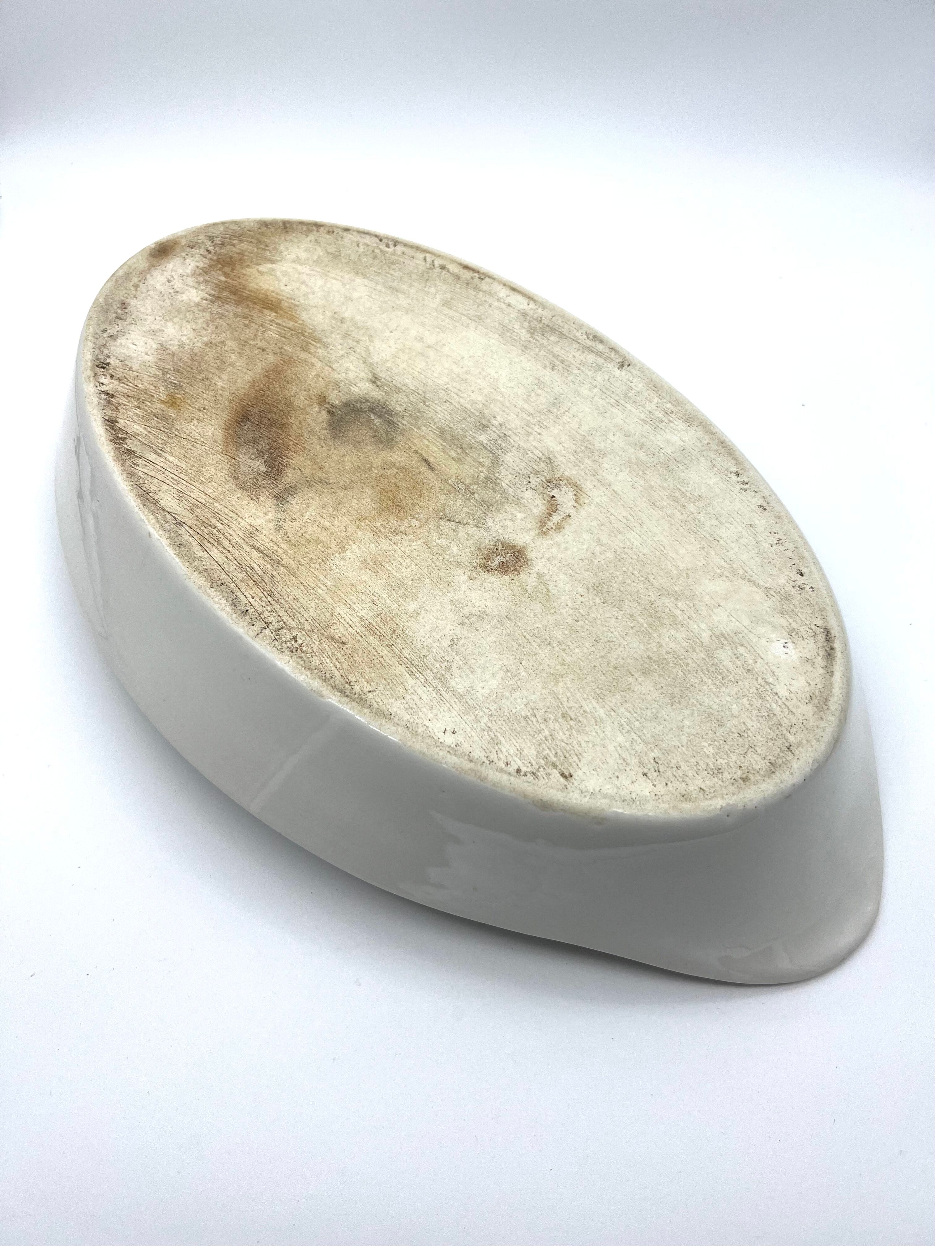 White oval dish with hollow ears 41cm