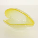 Bowl in the shape of a shell made of pulegoso Murano glass, Italy, 1960s.
