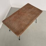 Table basse osier tressé et métal 1960