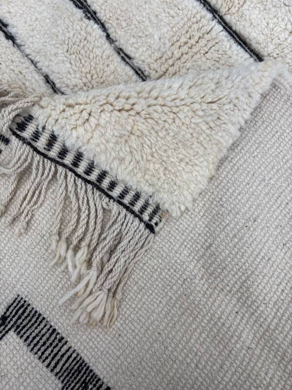 White Mrirt rug in wool 180×270 cm