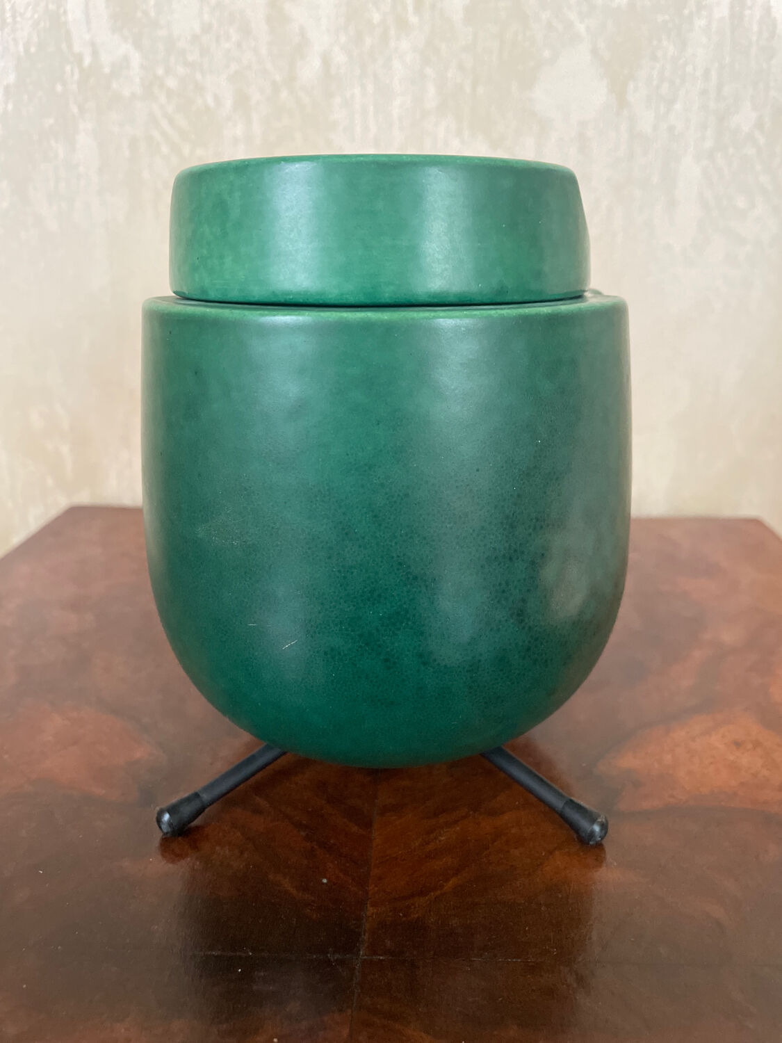 Tobacco pot