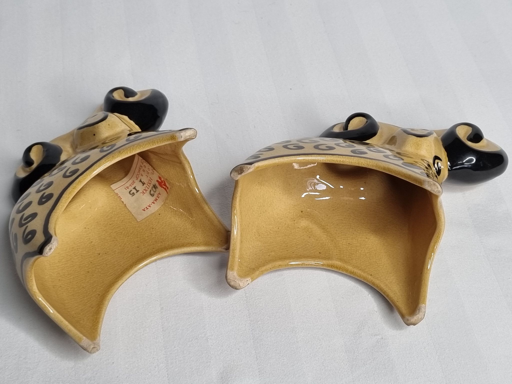 Deux béliers stylisés en céramique émaillée, vintage,  Kasakhstan