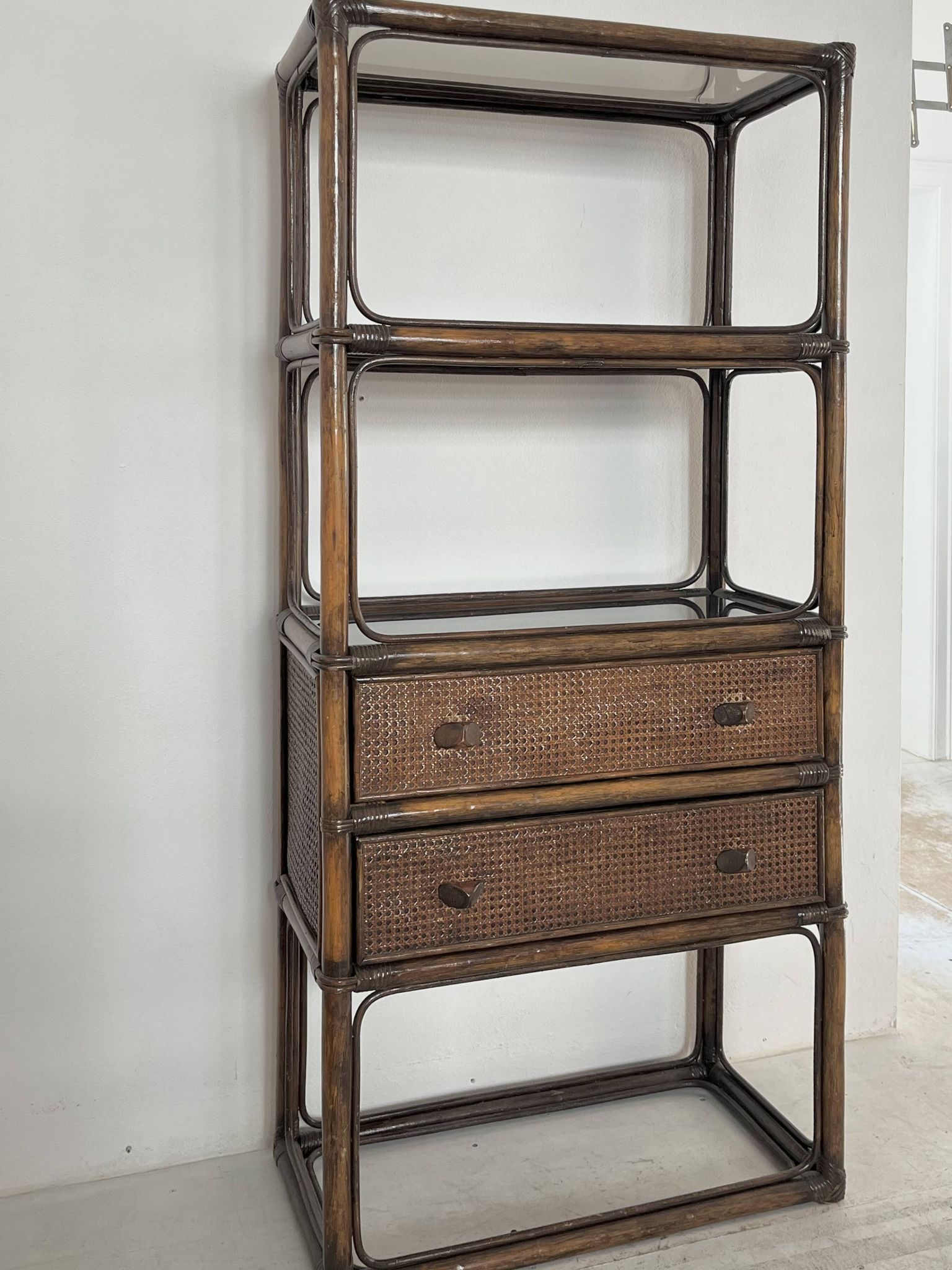 Etagere et commode en rotin